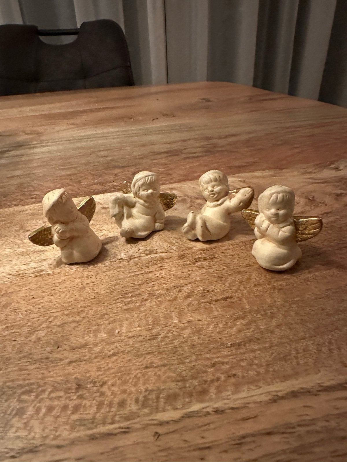 Mooie set van 4 kerstengeltjes  met gouden vleugels, Ophalen, Gebruikt