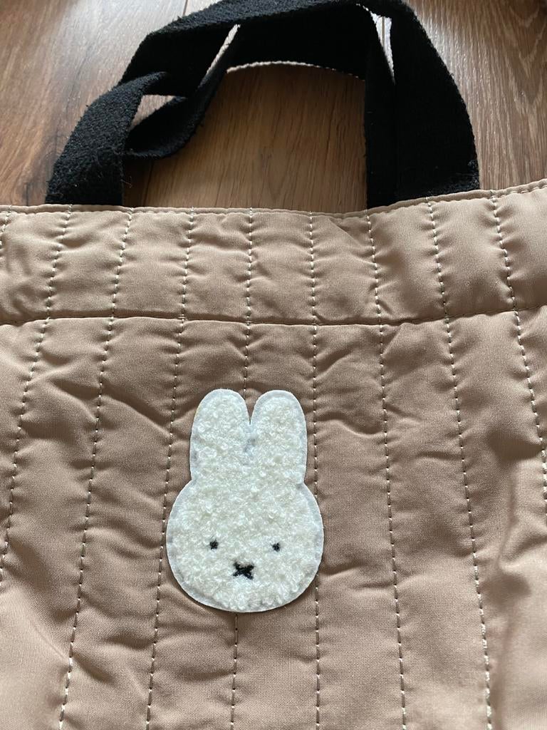 Beige puffy schoudertas met Miffy/Nijntje en beertje, Sieraden, Tassen en Uiterlijk, Tassen | Schoudertassen, Ophalen of Verzenden