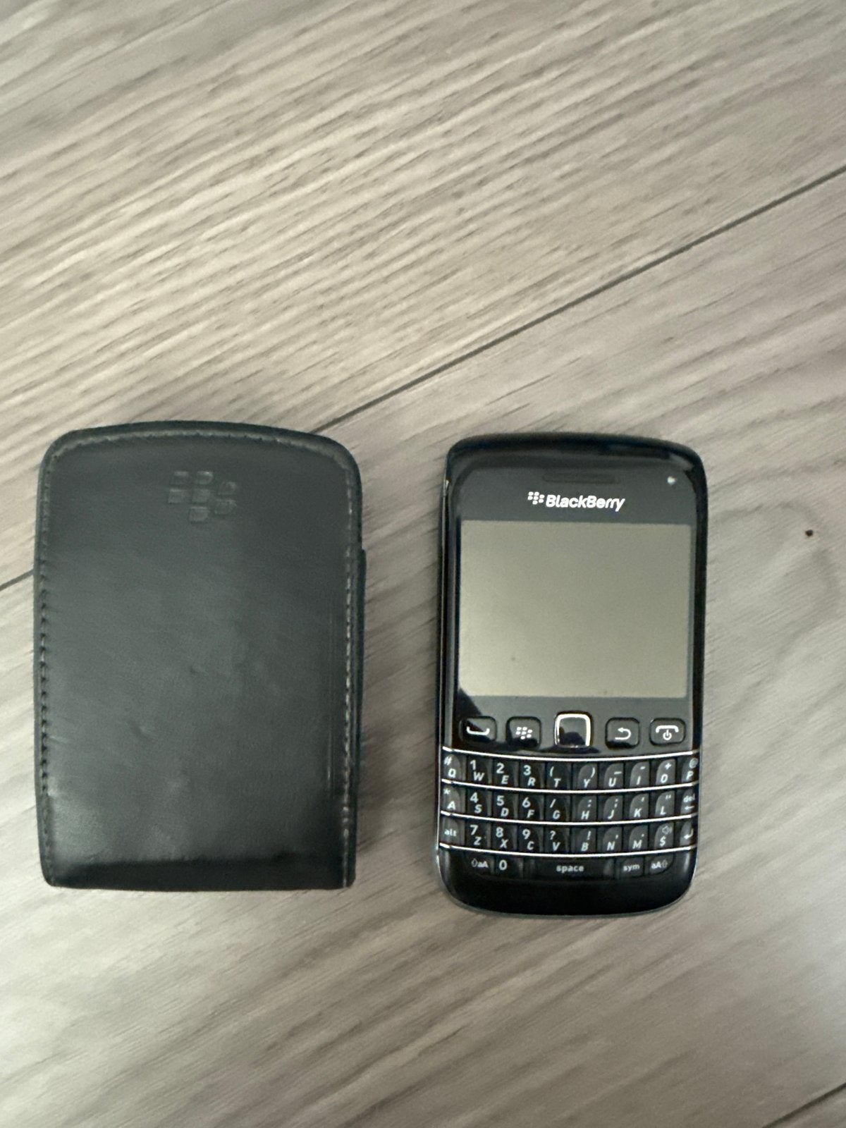 BlackBerry Bold 9700 met hoesje, Telecommunicatie, Mobiele telefoons | Blackberry, Gebruikt, Zwart, Ophalen of Verzenden, Zonder simlock