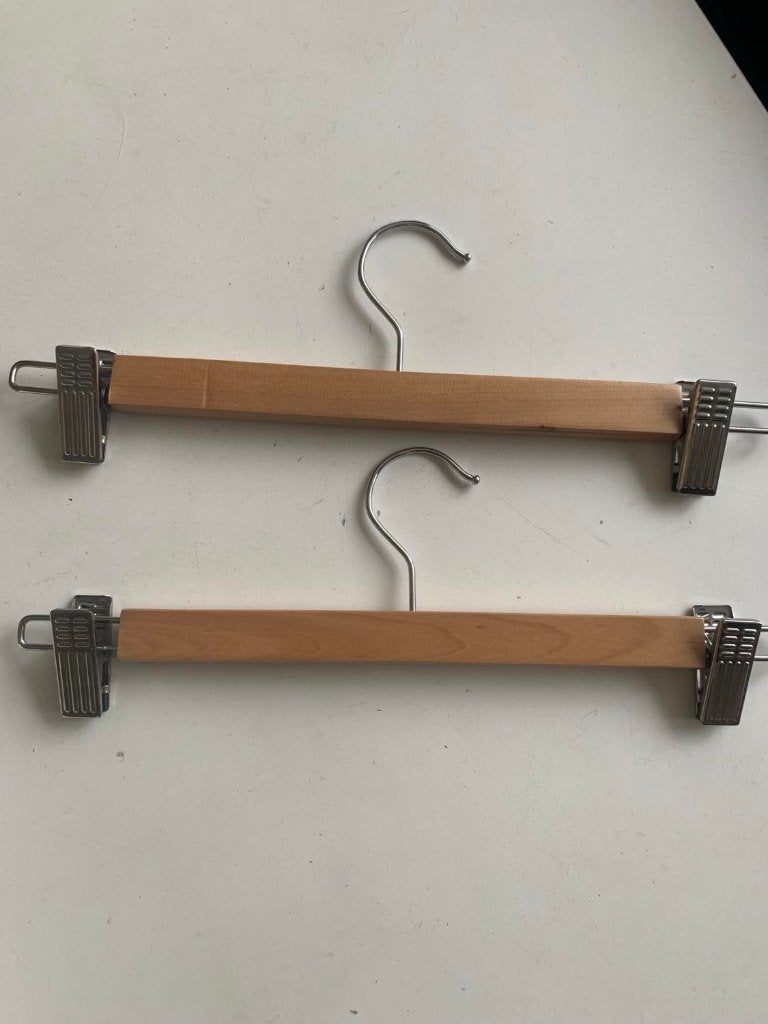 2x Houten Broekhangers met Klemmen, Ophalen of Verzenden, Zo goed als nieuw, Hout, Kinderen en Volwassenen