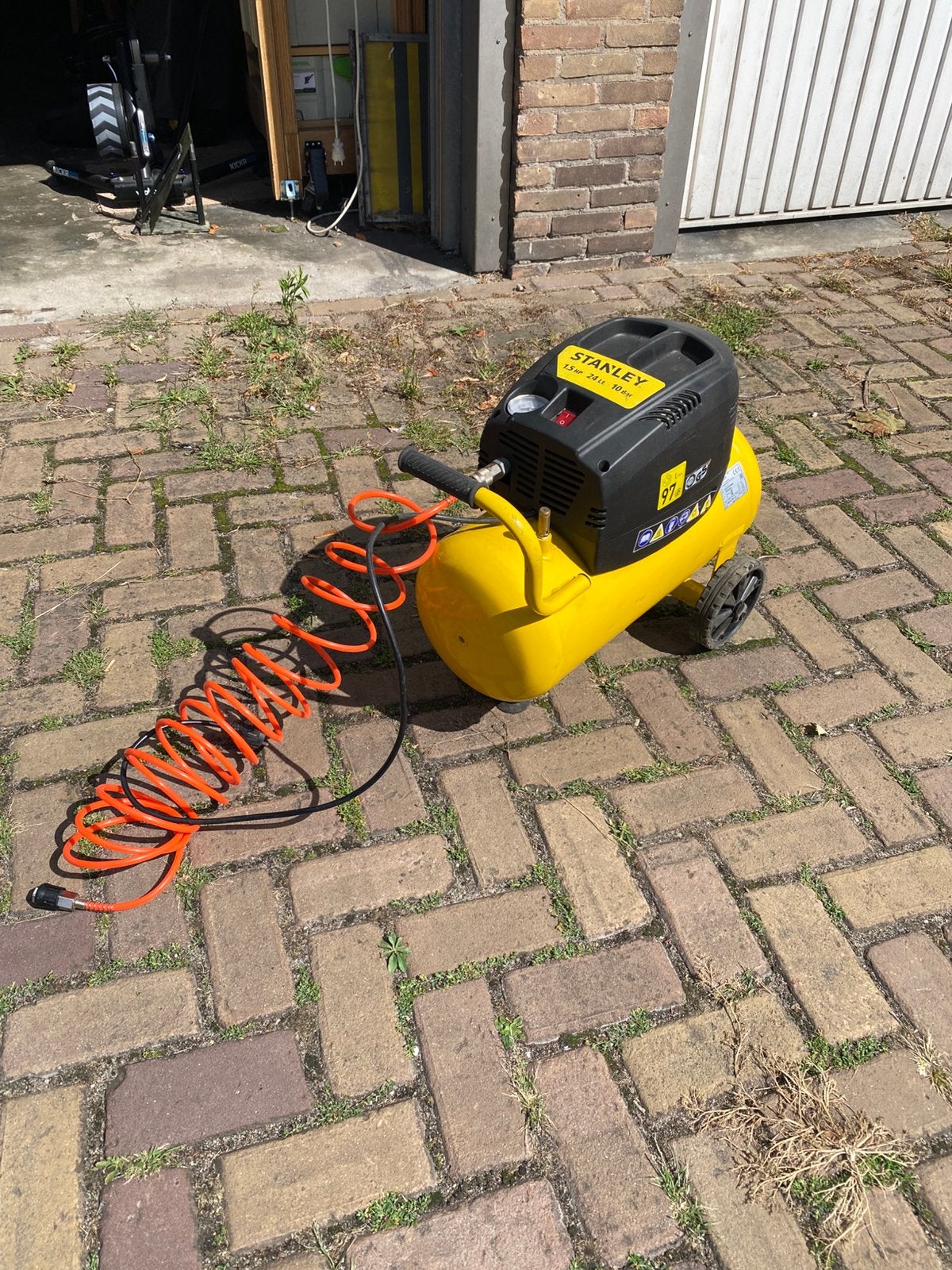 Stanley compressor 24 liter, Minder dan 25 liter, Ophalen, Zo goed als nieuw, Minder dan 200 liter/min