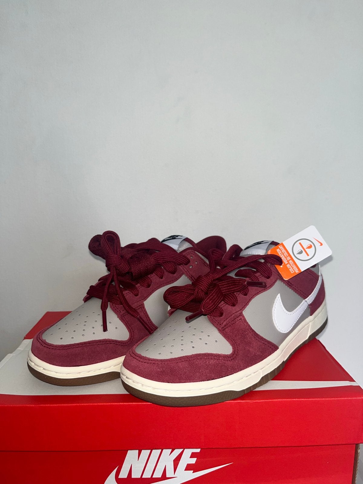 Nike Dunk Low Bordeaux - Nieuw met labels, Ophalen of Verzenden, Nieuw, Overige kleuren, Sneakers of Gympen