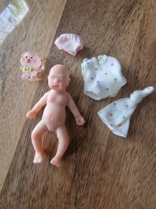 Reborn babypopje 8 cm met kleertjes, Ophalen of Verzenden