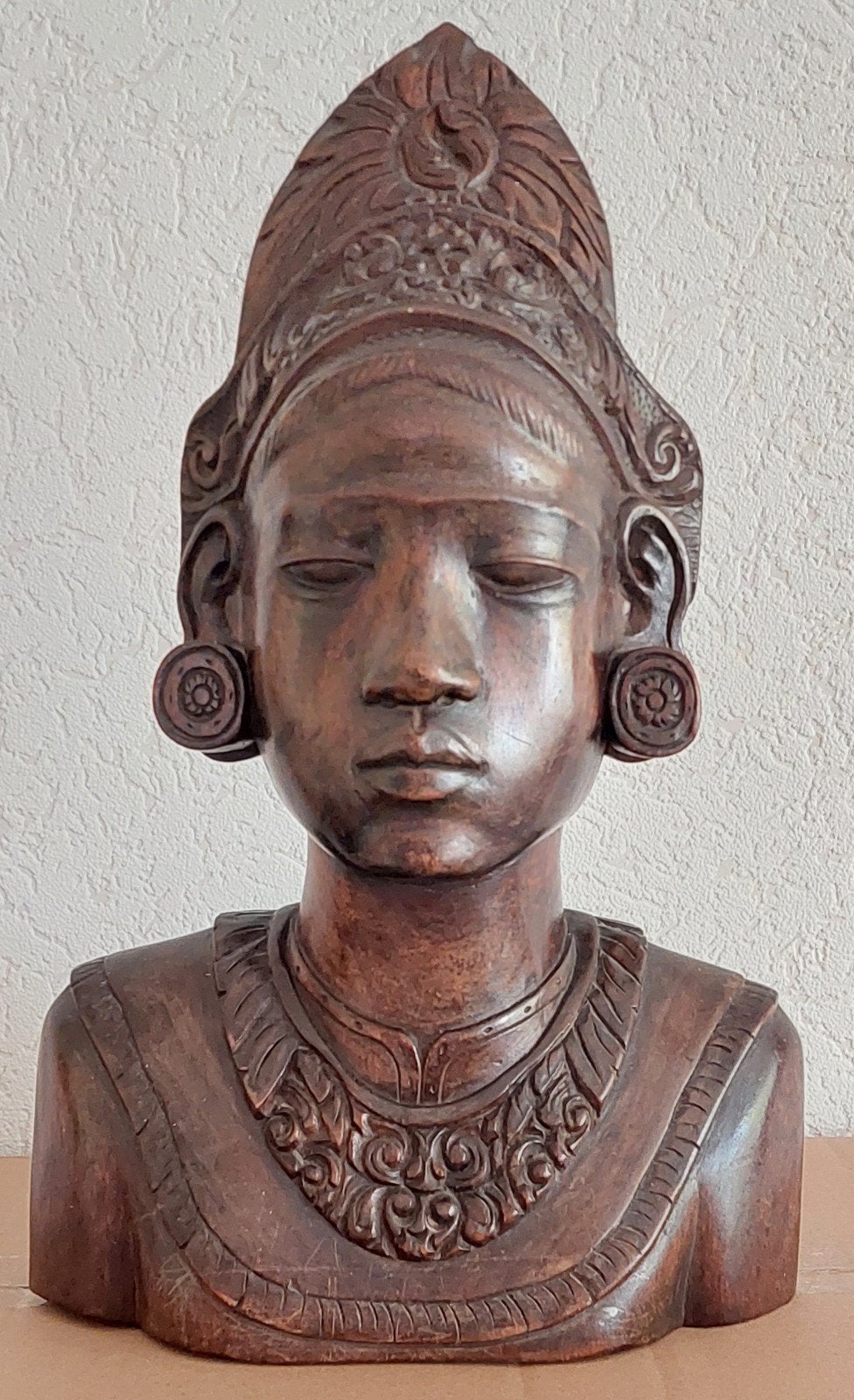 Balinese houten buste uit Indonesië., Ophalen of Verzenden, Hout, Houtsnijwerk, 31 cm
