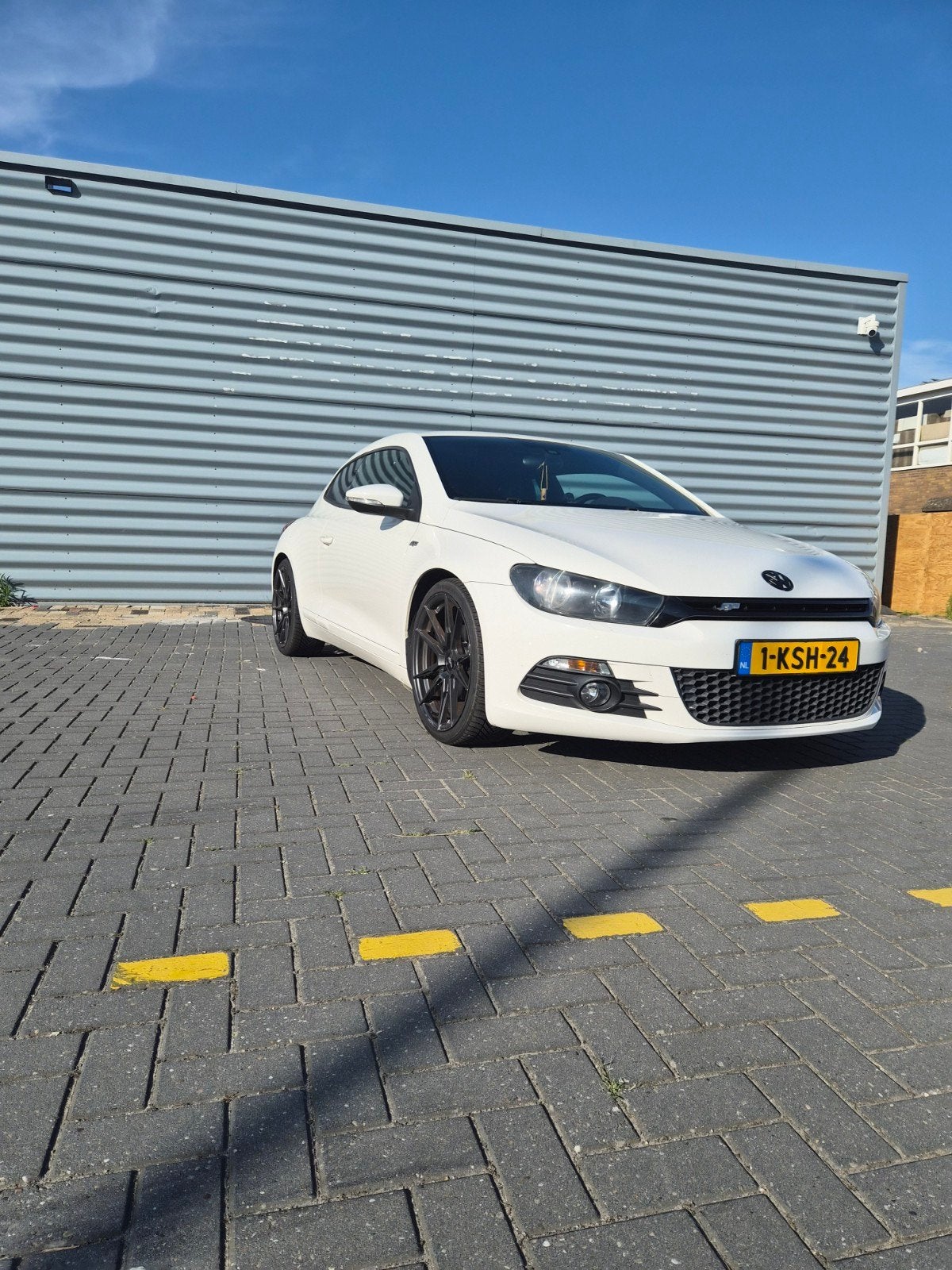 Volkswagen Scirocco 1.4 TSI R-Line | CarPlay | Zwarte hemel, Voorwielaandrijving, Zwart, 4 stoelen, 1219 kg