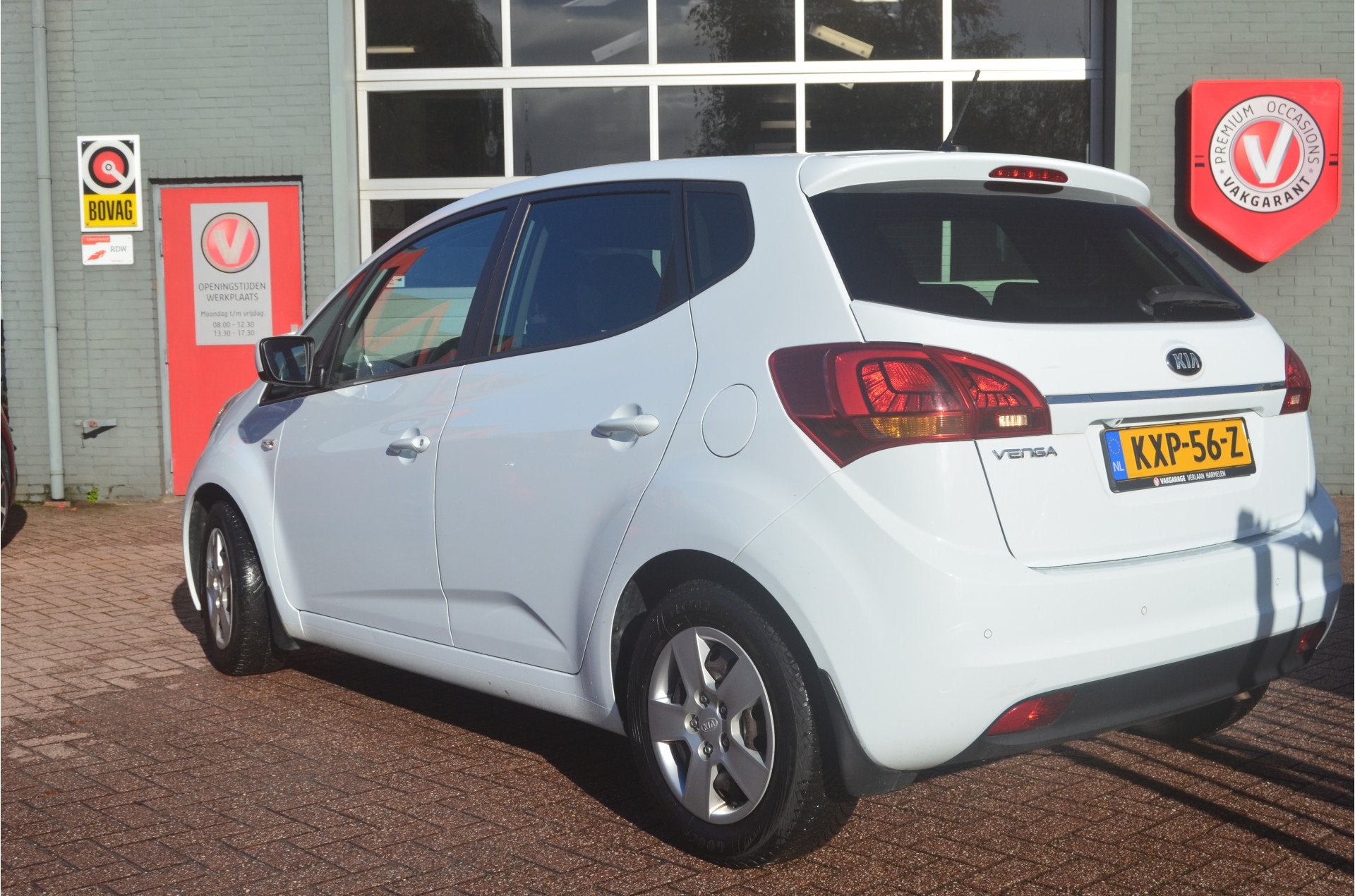Kia Venga 1.6 CVVT ExecutiveLine nav. camera 12 mnd. gar., Auto's, 15 km/l, Gebruikt, 4 cilinders, Bedrijf