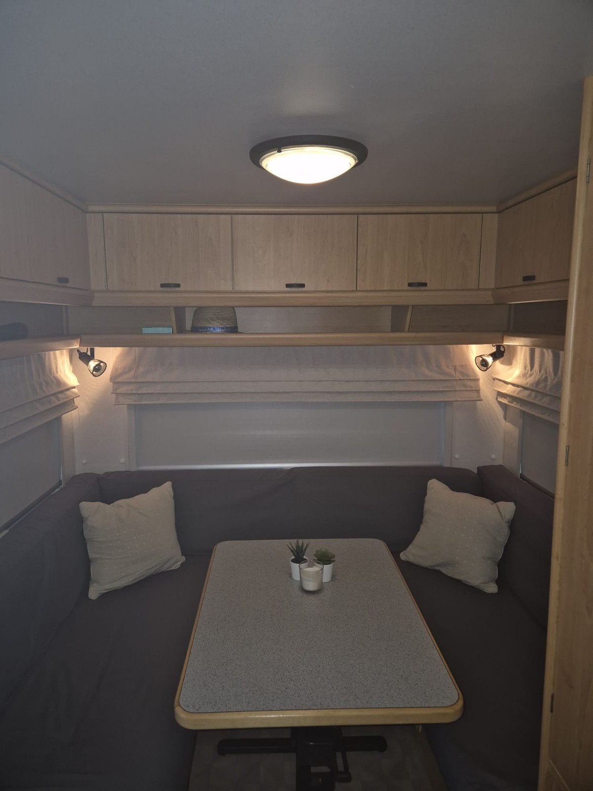 Knaus Sudwind 450TU compleet met voortent en inboedel!, Vast bed, Rondzit, 750 - 1000 kg, Particulier
