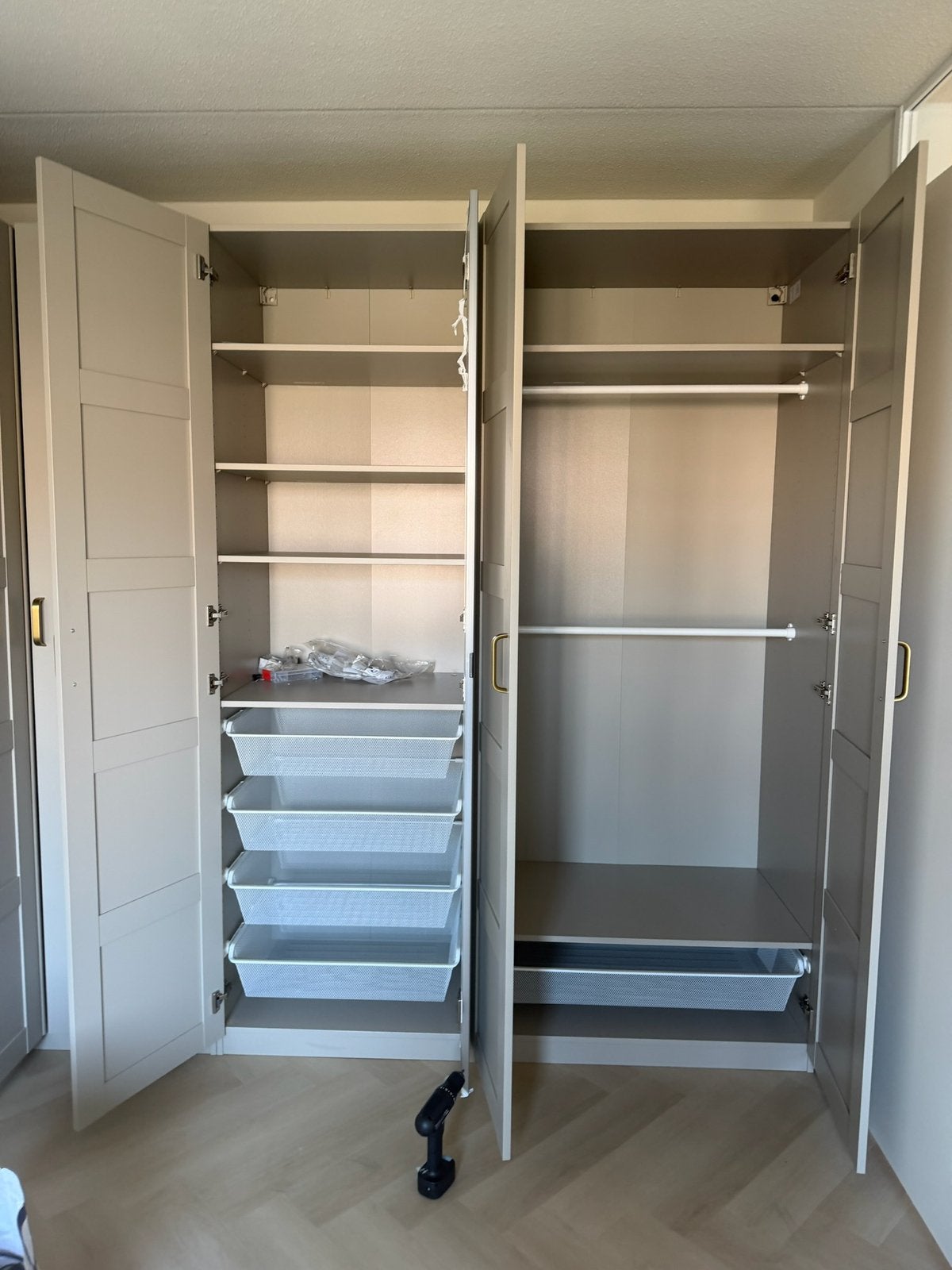 PAX kast monteren | IKEA kastmontage, Huis en Inrichting, Kasten | Kledingkasten, Ophalen, Nieuw