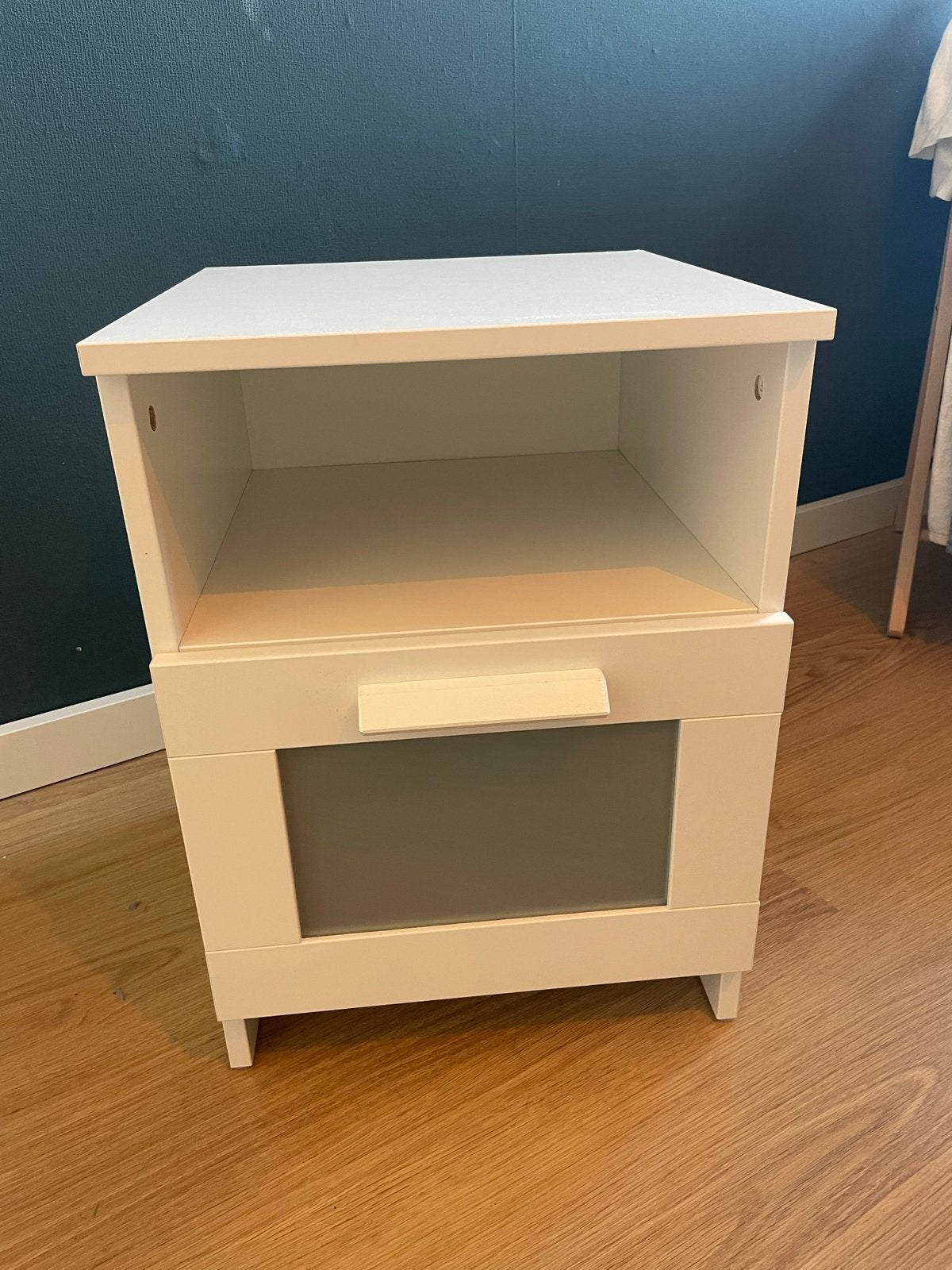 IKEA - wit nachtkastje (2 stuks), Huis en Inrichting, Slaapkamer | Nachtkastjes, Ophalen, Minder dan 45 cm, Zo goed als nieuw