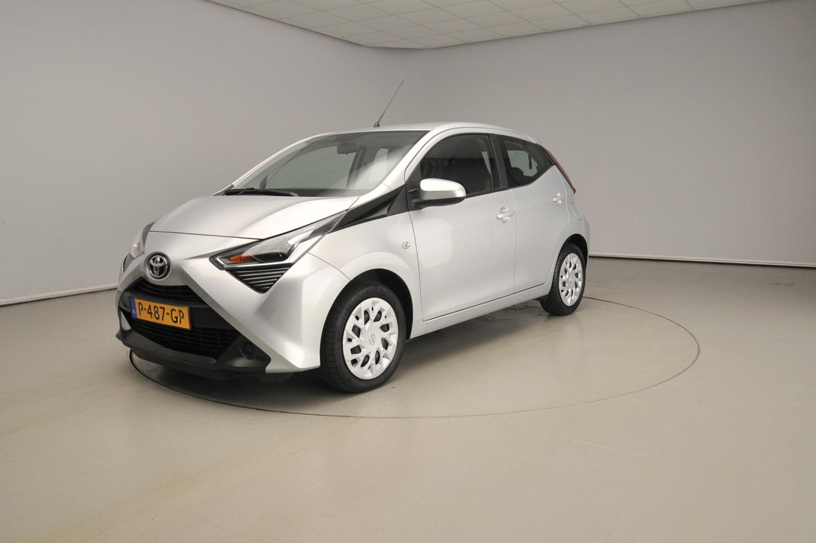 Toyota Aygo 1.0 Vvt-i 72pk 5D 2022 Grijs, Voorwielaandrijving, Stof, 4 stoelen, Origineel Nederlands