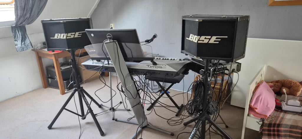 Yamaha Tyros keyboard met Bose speakers en accessoires, Muziek en Instrumenten, Yamaha, Ophalen of Verzenden, Midi-aansluiting