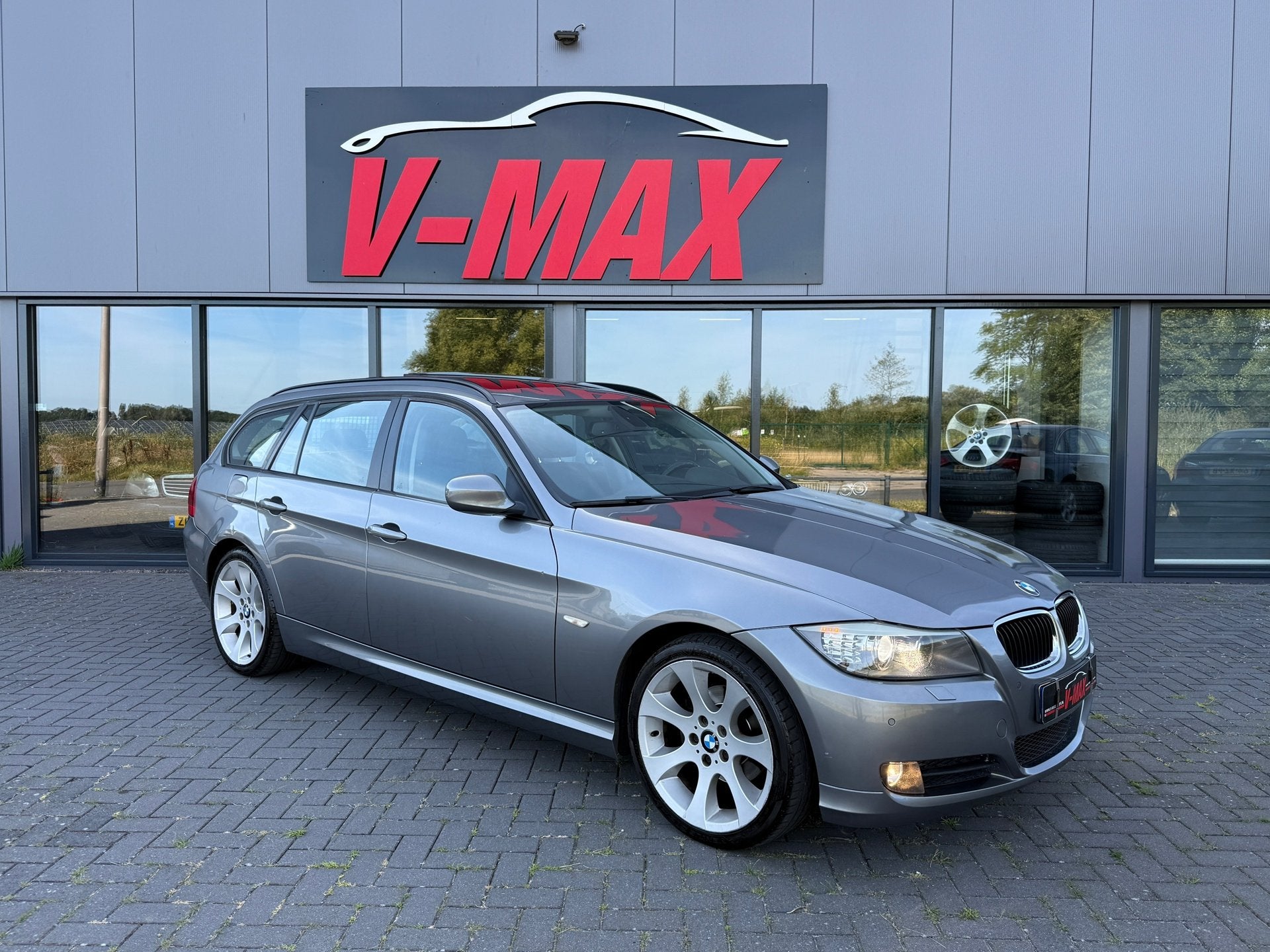 Foto 2 van BMW 318i LCI AUT High Executive Pano Navi Xenon Leder Stoelv