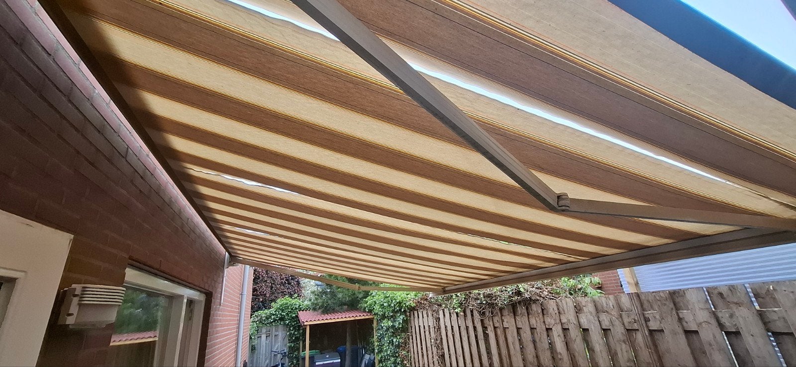 Elektrisch Knikarmscherm - Beige/Bruin gestreept, Tuin en Terras, Zonneschermen, Ophalen, Gebruikt, Elektrisch, 150 tot 300 cm