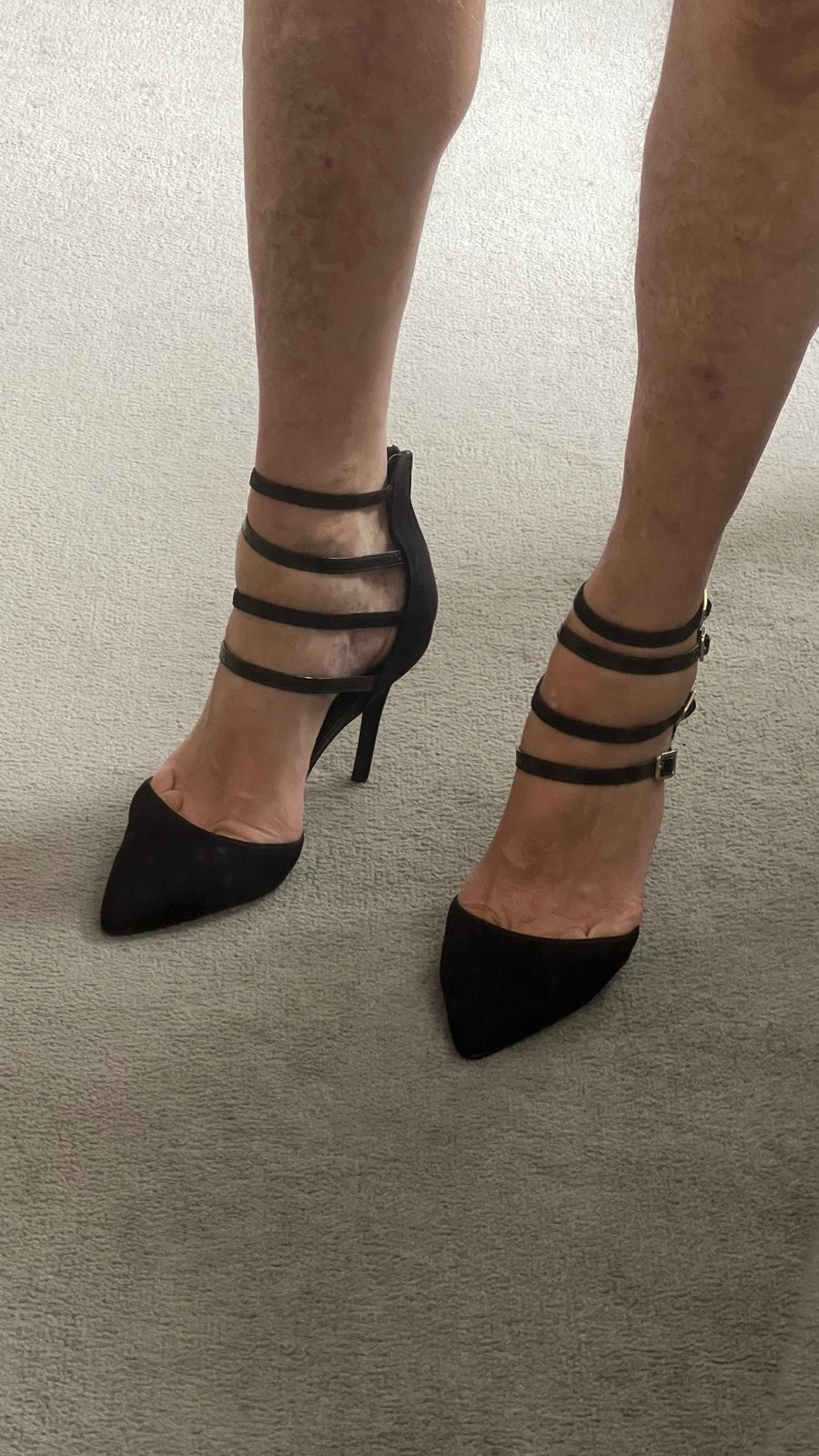 ACTIEF TOT 10-10! Zwarte pumps met bandjes en gespen maat 43, Kleding | Dames, Verzenden, Zo goed als nieuw, Zwart, Pumps
