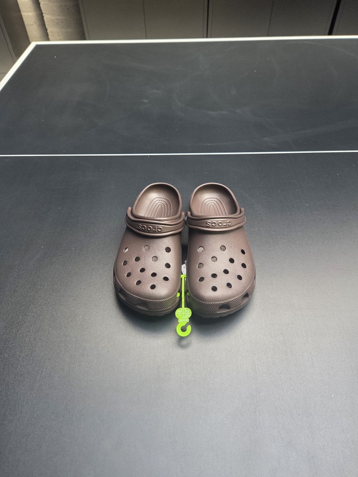 Crocs Classic Coffee Bruin - Nieuw (Maat 42/43), Verzenden, Nieuw, Bruin, Slippers