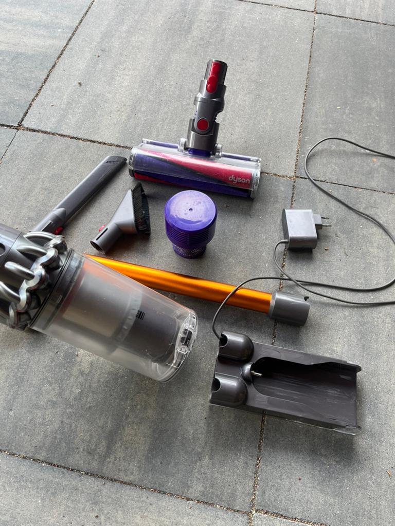 Dyson v 10, Witgoed en Apparatuur, Stofzuigers, Gebruikt, Ophalen of Verzenden, Dyson, 2000 watt of meer