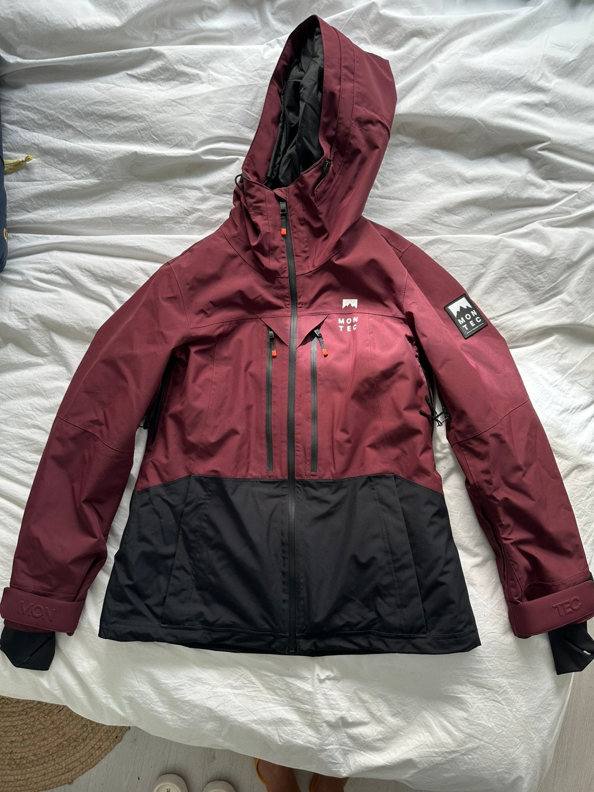 Montec Snowboard / Ski dames jas L Rood Zwart, Ophalen of Verzenden, Zo goed als nieuw, Maat 42/44 (L), Jack