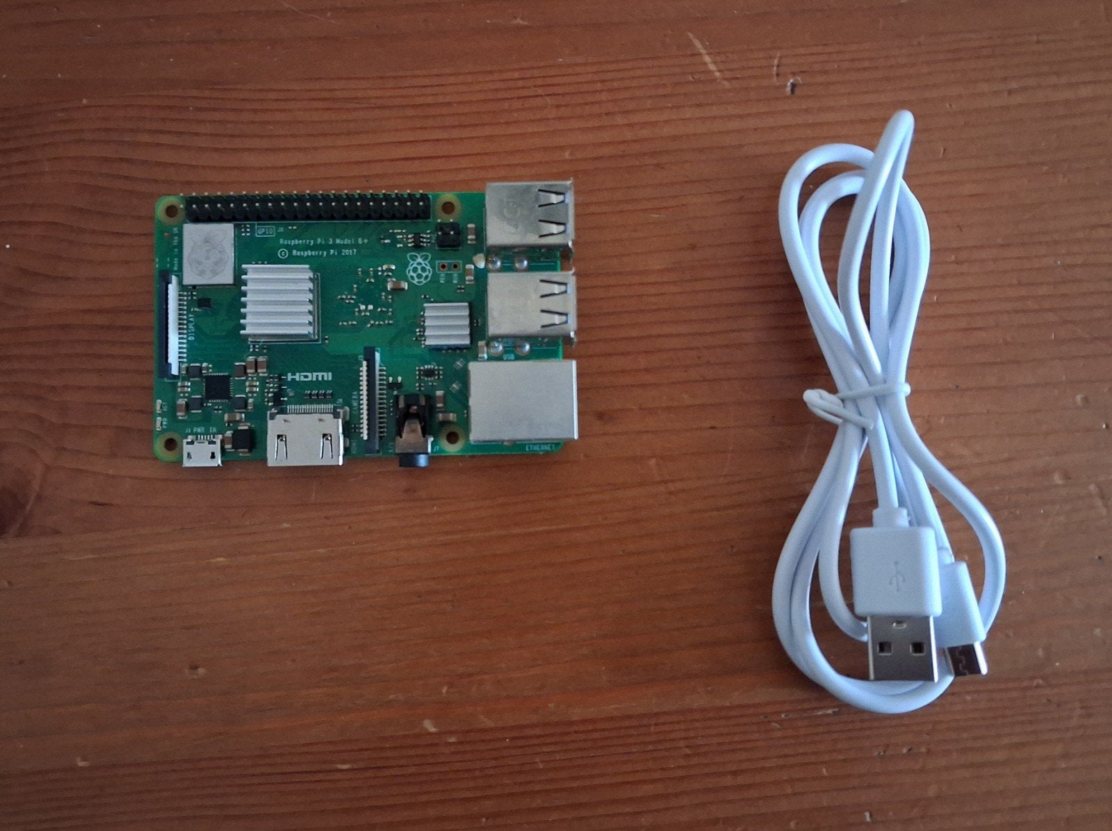 Raspberry Pi 3b+  in perfecte staat + kabels, Ophalen of Verzenden, Zo goed als nieuw