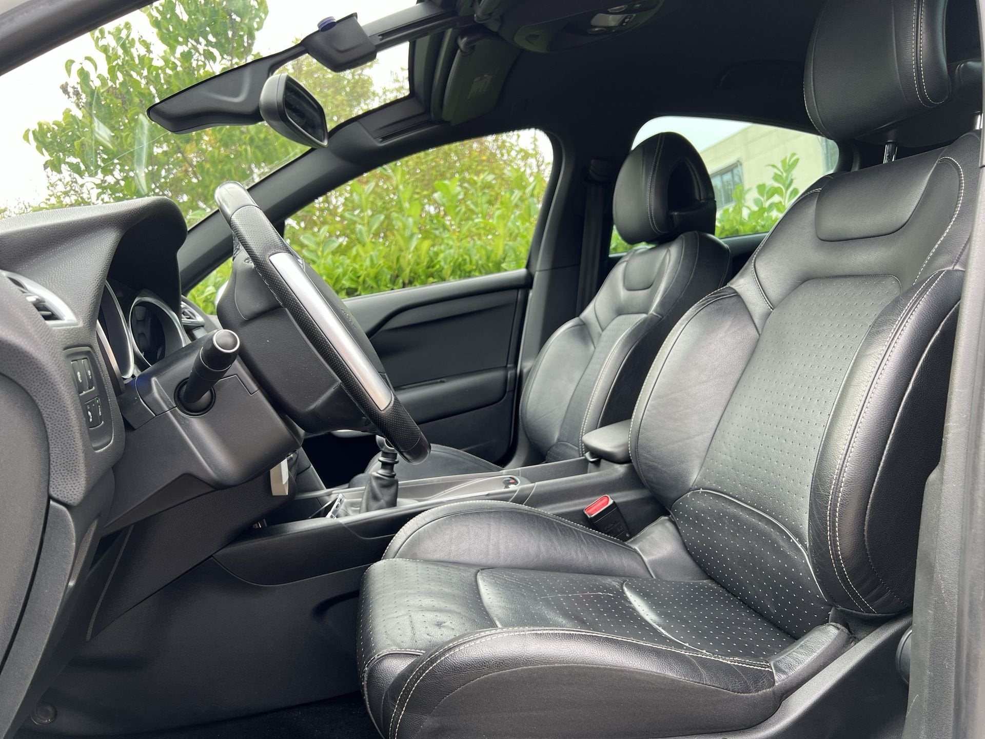 Citroën DS4 1.6 THP Sport Chic |NIEUWE DISTRIBUTIE|TREKHAAK, Euro 5, Zwart, 4 cilinders, Wit