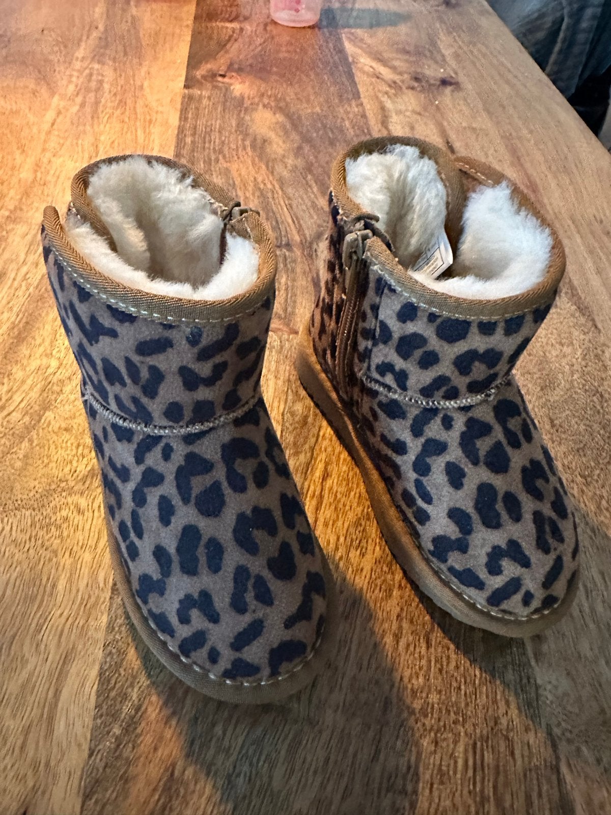 Nieuwe Uggs maat 22 - Leopard print, Ophalen of Verzenden, Nieuw, Jongen of Meisje, Laarzen