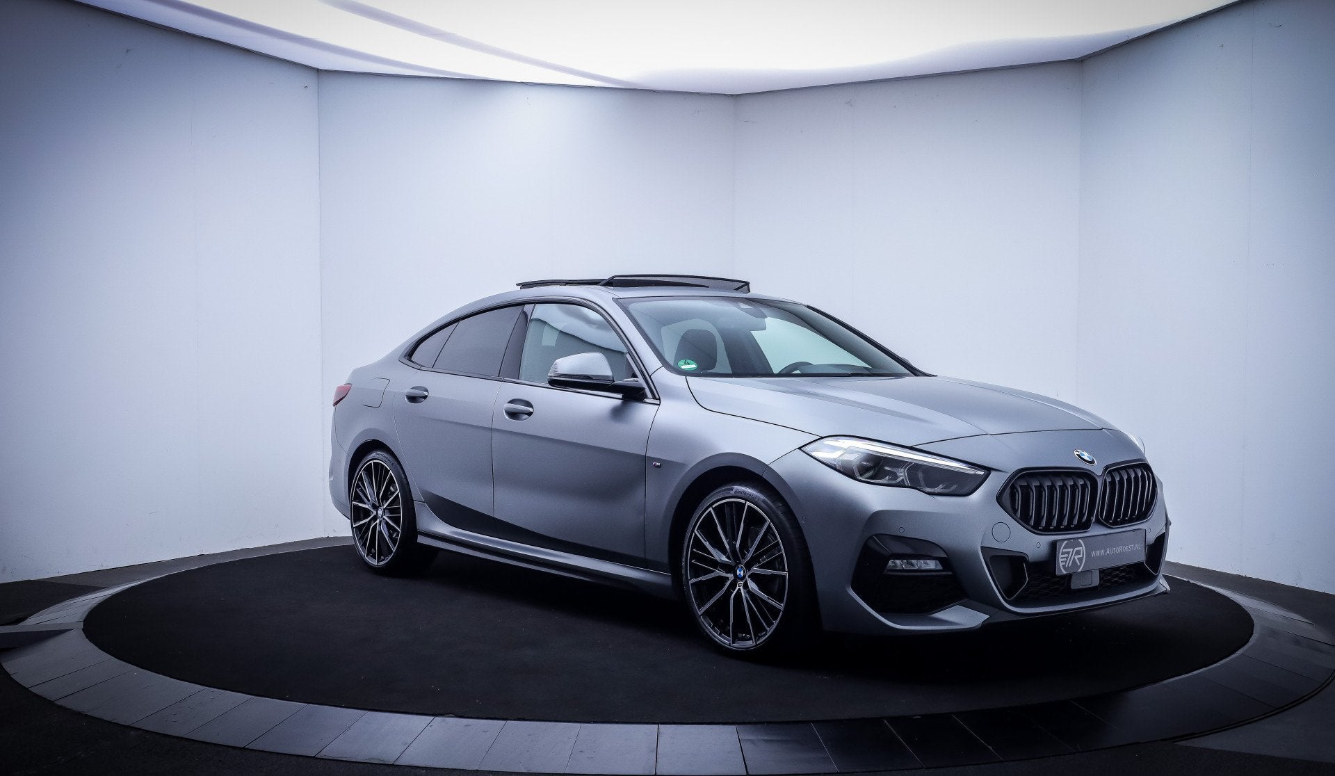BMW 2 Serie Gran Coupé 218iA M-SPORT Edition PANO | HARMAN, Auto's, BMW, Gebruikt, Zwart, Automatische klimaatregeling, Leder en Stof