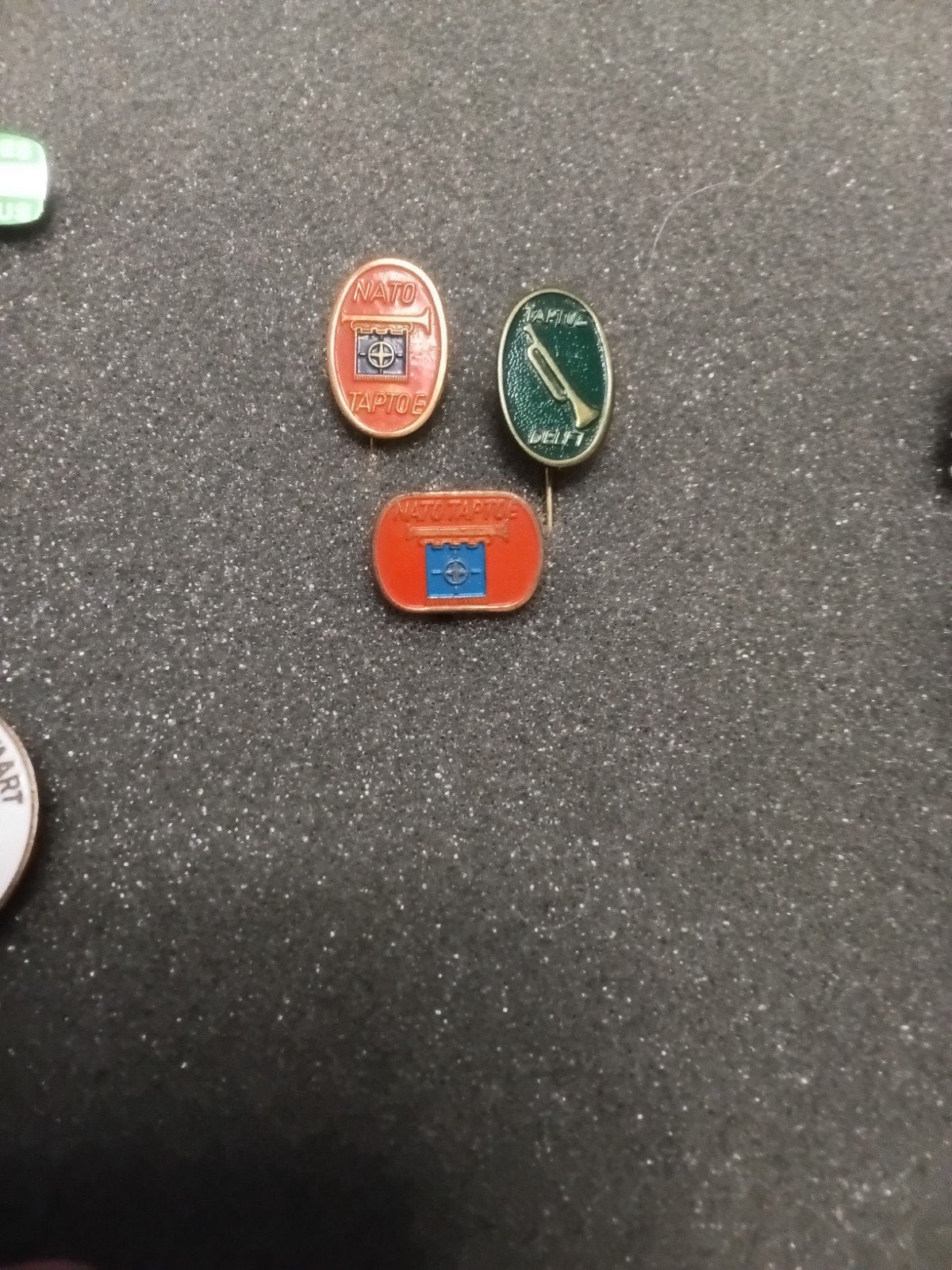 Speldjes van: NATO TAPTOE en TAPTOE DELFT., Verzamelen, Ophalen of Verzenden, Overige onderwerpen