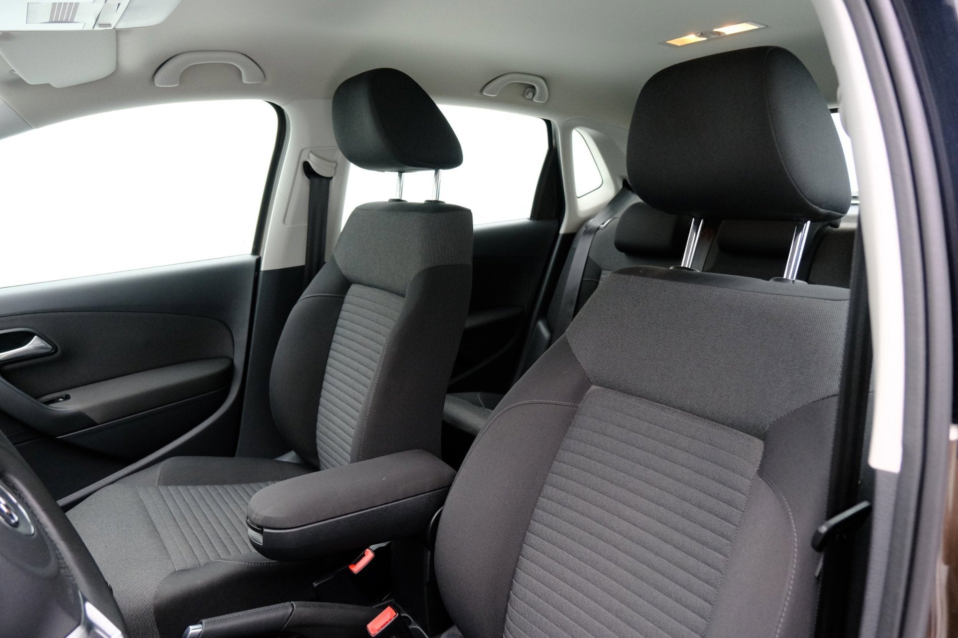 Foto 22 van Volkswagen Polo 1.2 TSI Comfortline 5-drs *63.000km!* Airco|