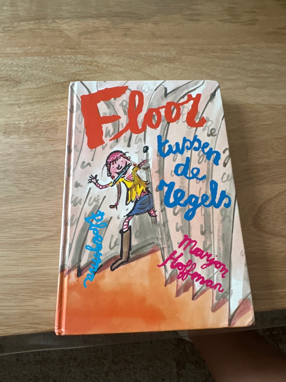 Floor tussen de regels - Marjon Hoffman (Kinderboek), Boeken, Ophalen, Gelezen, Fictie