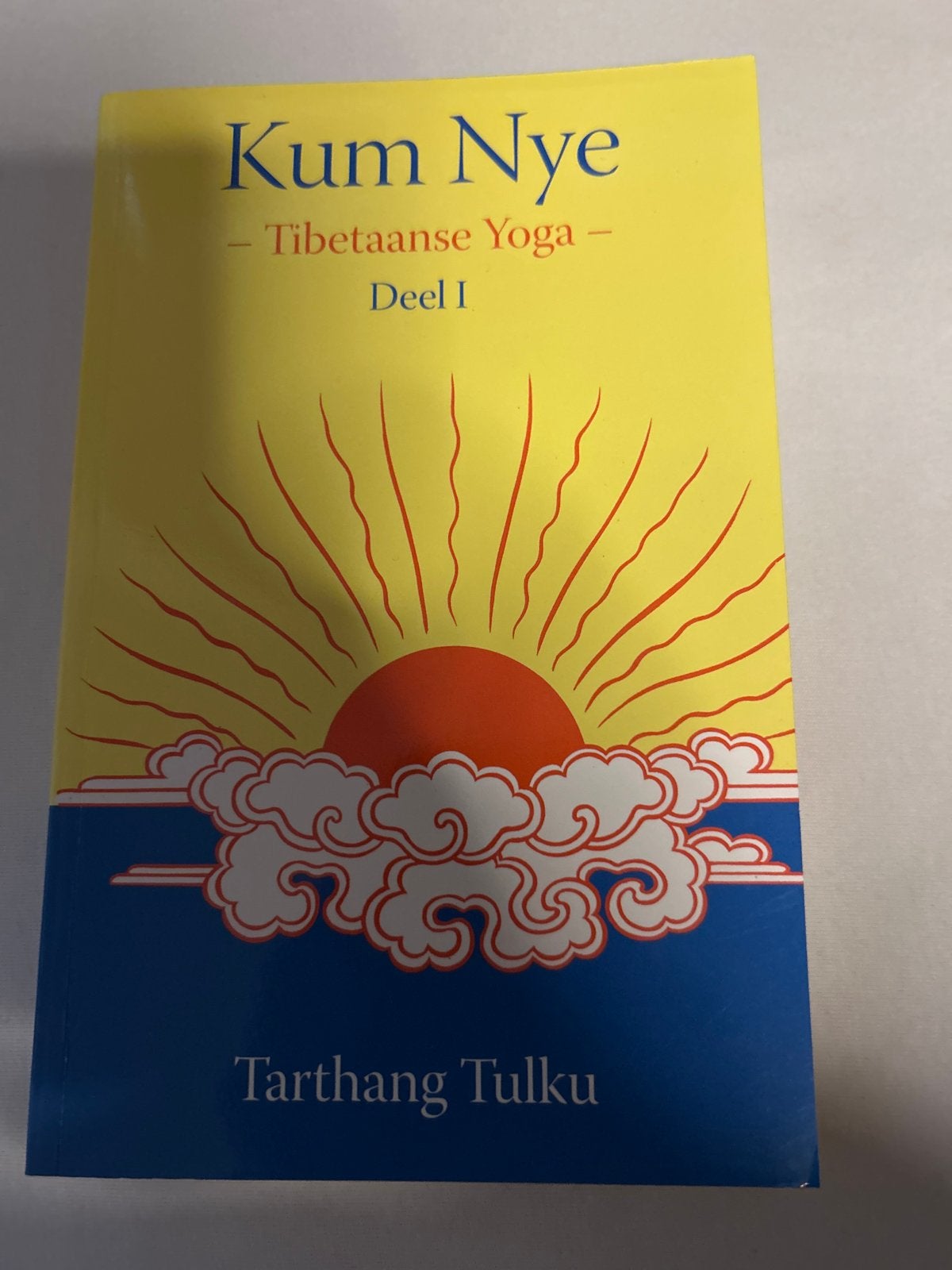 Kum Nye - Tibetaanse Yoga - Deel I, Boeken, Ophalen of Verzenden, Zo goed als nieuw, Meditatie of Yoga, Instructieboek