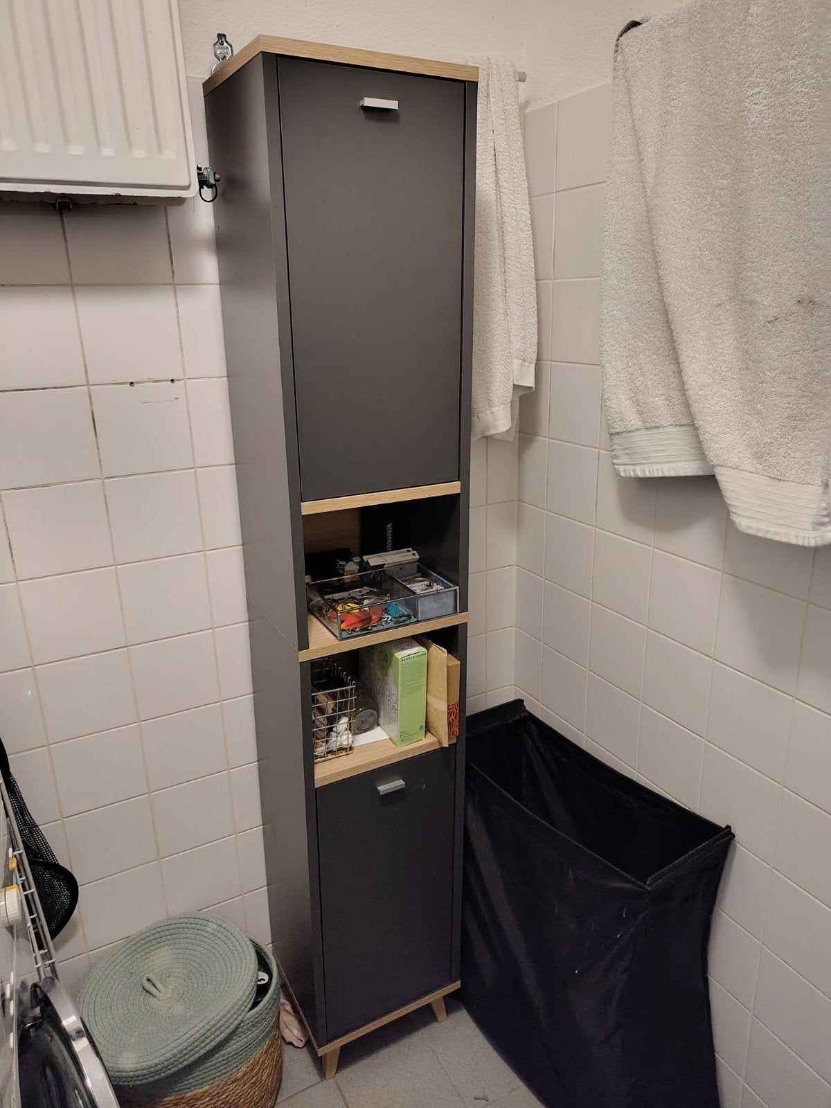 Hoge smalle badkamerkast met open vakken en deuren, Ophalen of Verzenden, Zo goed als nieuw