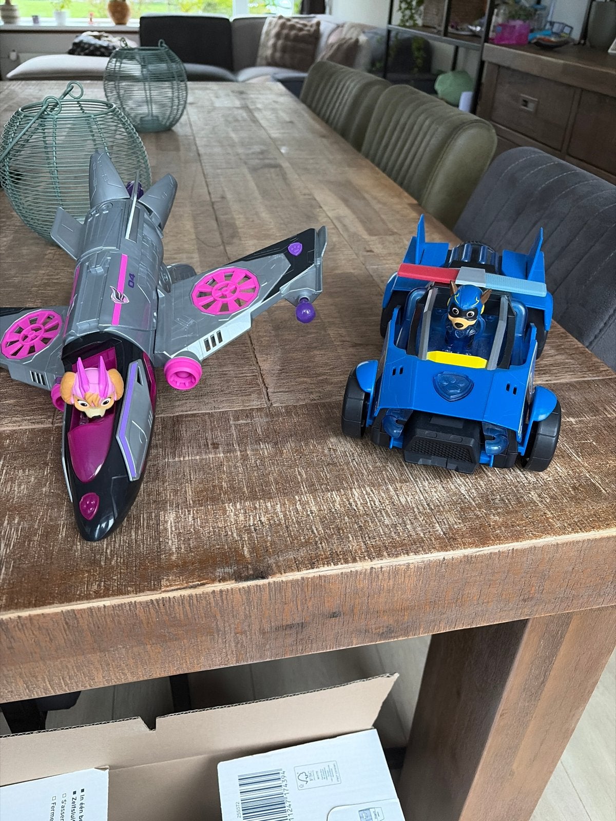 Paw Patrol voertuigen: Jet en Politieauto met figuren, Ophalen of Verzenden, Zo goed als nieuw