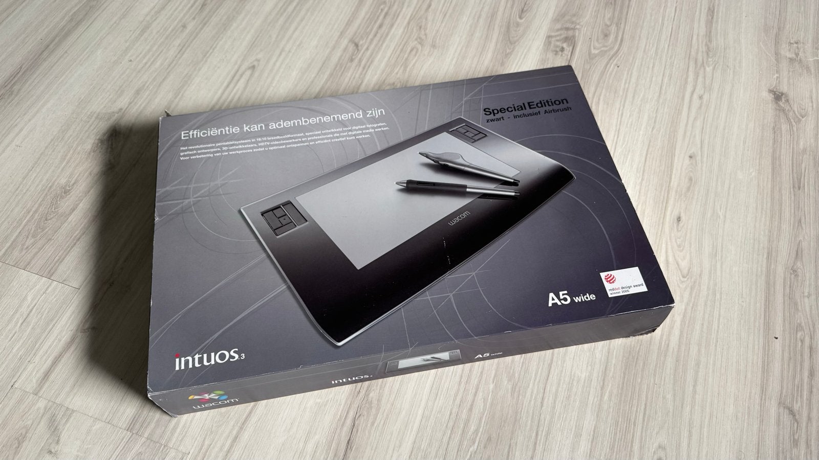 Wacom Intuos3 A5 Special Edition met Airbrush en Grip Pen, Ophalen of Verzenden, Zo goed als nieuw, Bedraad