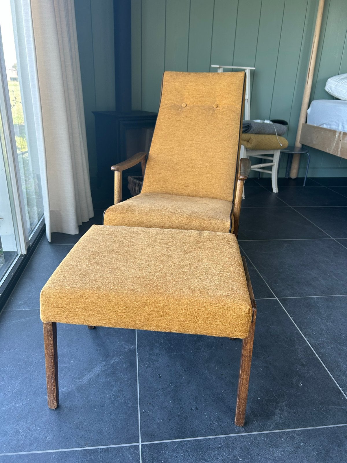 Retro Verstelbare Stoel met Poef - Mosterdgeel, Huis en Inrichting, Stoelen, Ophalen, Overige kleuren, Zo goed als nieuw, Eén
