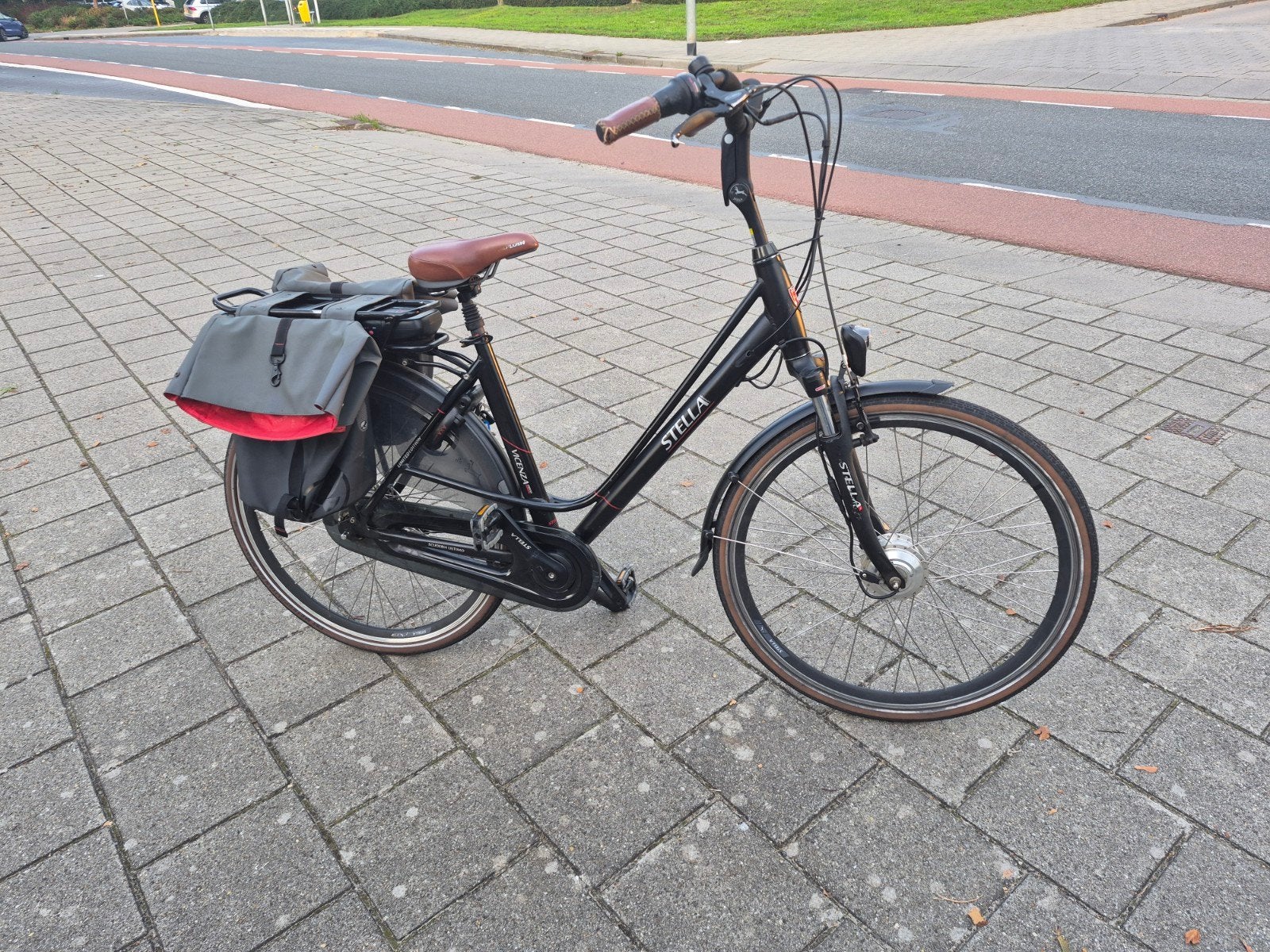 Stella vicenza nero met accu van 3 maanden oud, Fietsen en Brommers, 51 tot 55 cm, Ophalen, Zo goed als nieuw, Overige merken
