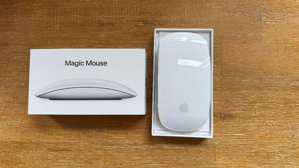 Apple Magic Mouse + cable, Computers en Software, Muizen, Muis, Ophalen of Verzenden, Zo goed als nieuw, Draadloos
