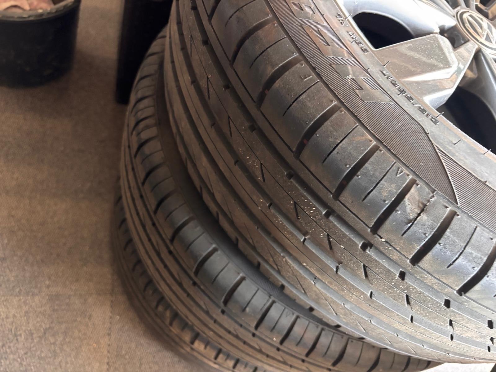 Originele Volkswagen velgen met banden - 1 beschadigd, Auto diversen, Ophalen