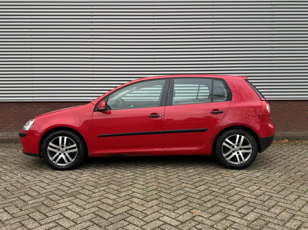 Volkswagen Golf 1.6 FSI Trendline|Airco|Trekhaak|Bluetooth|L, Auto's, Volkswagen, Voorwielaandrijving, Gebruikt, Zwart, 4 cilinders