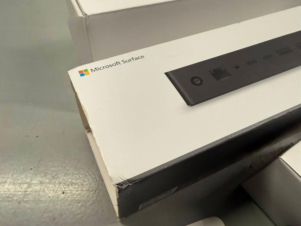 Microsoft Surface Dock 2 – In nette staat en compleet, Computers en Software, Dockingstations, Ophalen of Verzenden, Zo goed als nieuw