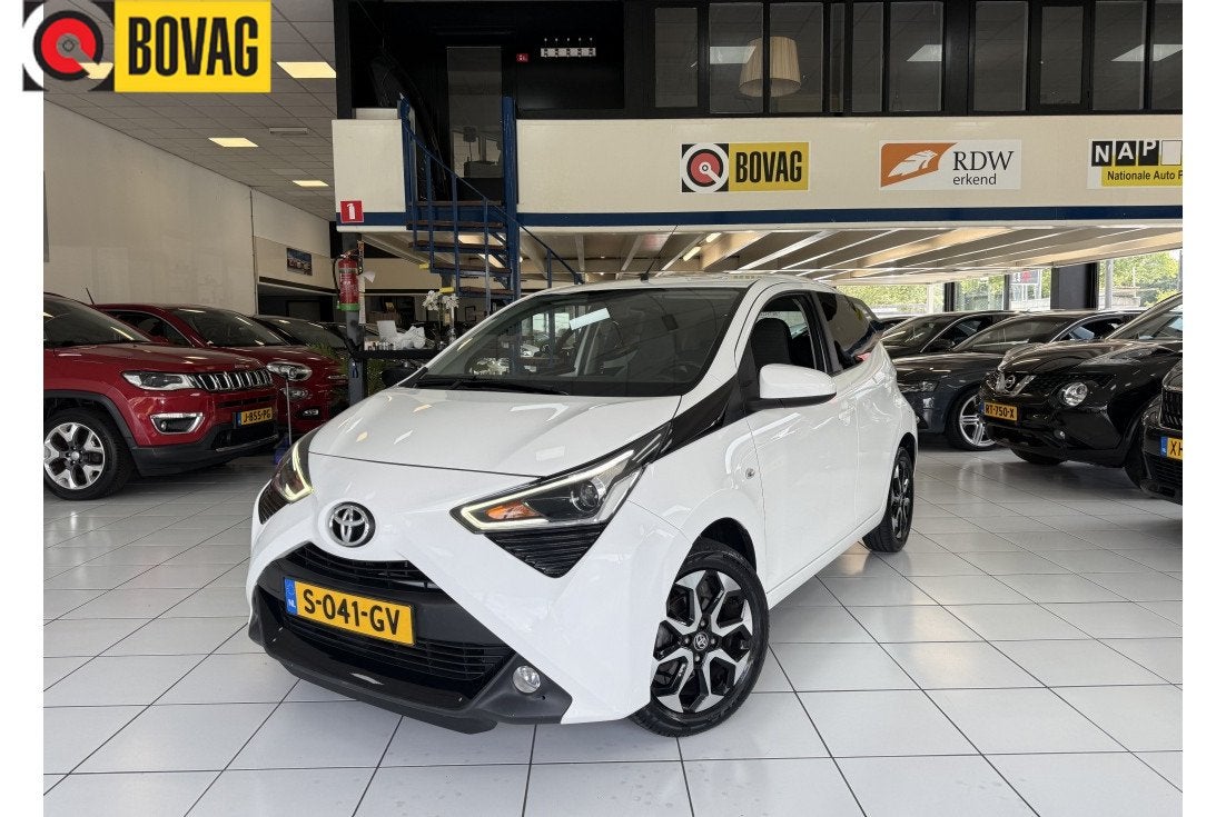 Toyota Aygo 1.0 VVT-i TeamNL Bovag Garantie NAP (bj 2021), Gebruikt, Euro 6, 4 stoelen, Wit