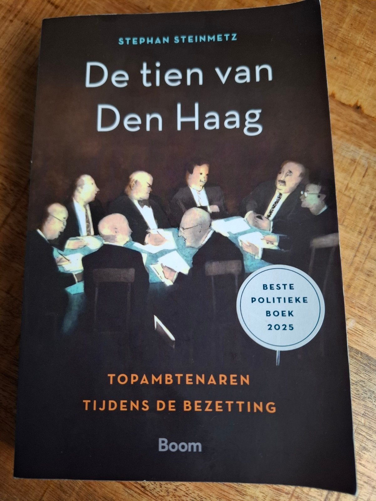 De tien van Den Haag - Topambtenaren tijdens de bezetting, Boeken, Ophalen of Verzenden, Zo goed als nieuw, Politiek en Staatkunde