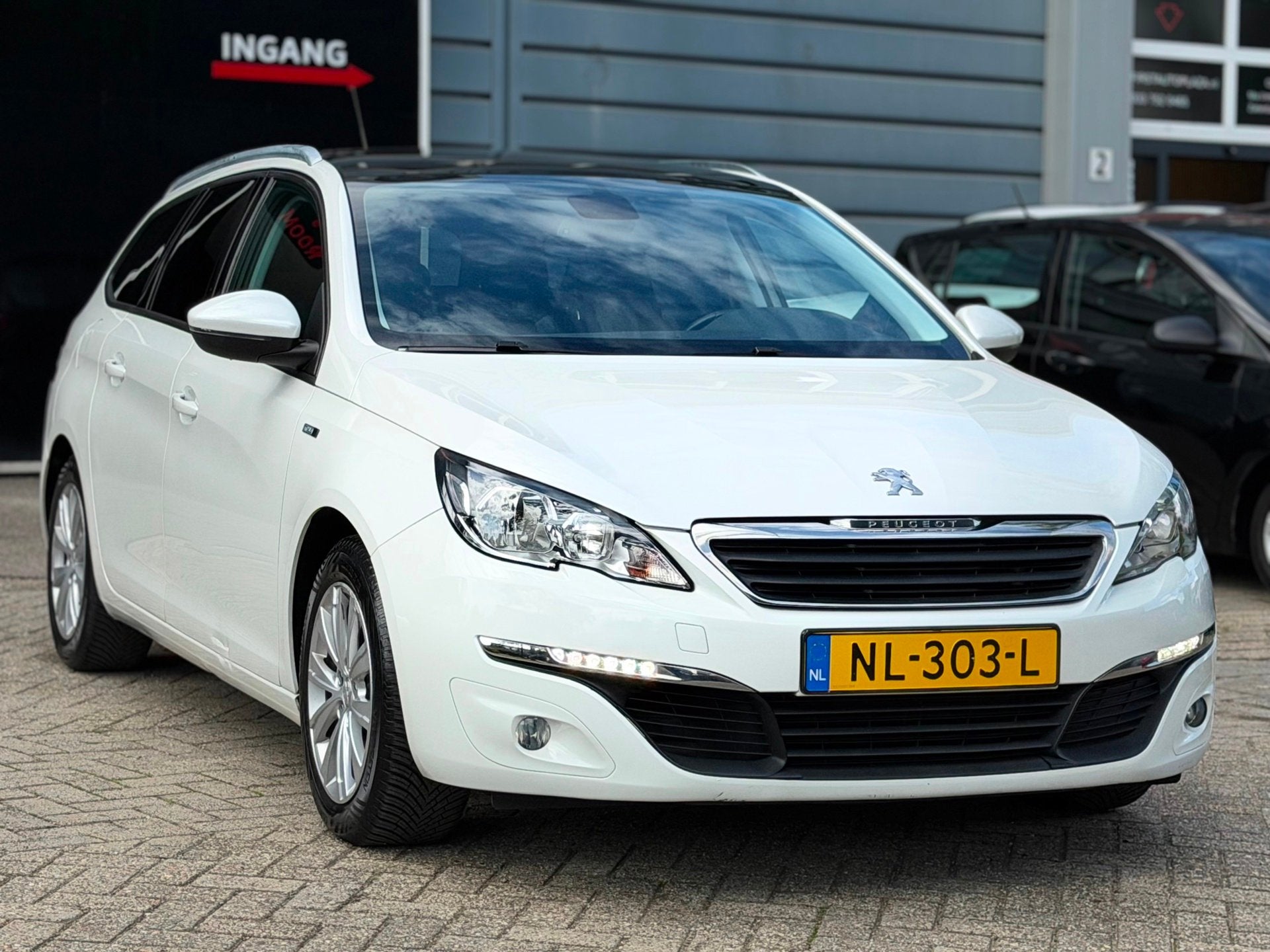 Foto 2 van Peugeot 308 SW 1.2 PureTech Style PANO/NAVI/PDC/CRUISE | NET