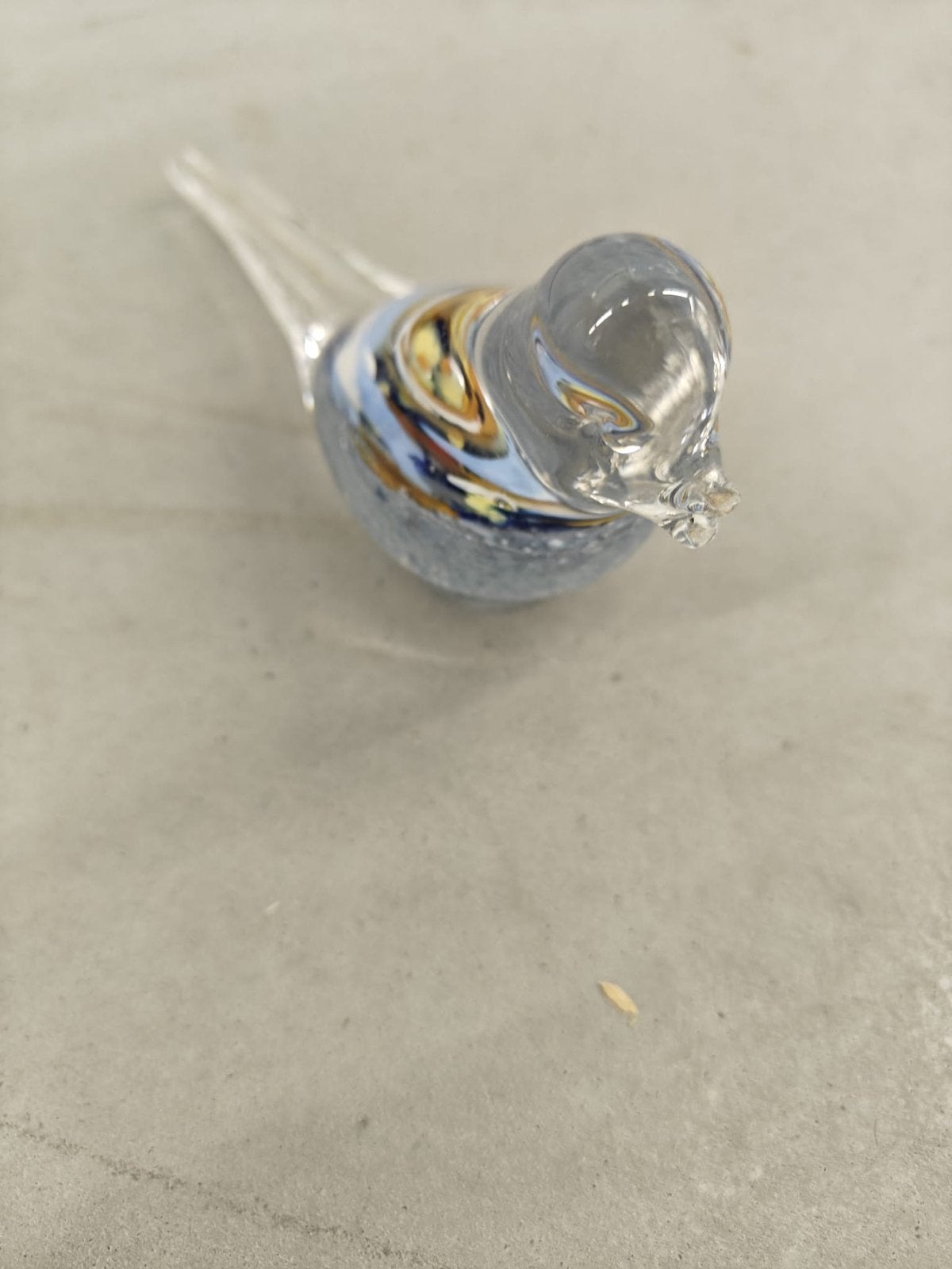 Glazen vogel met kleurrijke details, Ophalen