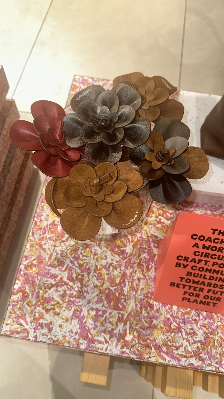 Coach Coachtopia Bloemen Tas Bag charm- Diverse Kleuren, Sieraden, Tassen en Uiterlijk, Tassen | Damestassen, Ophalen of Verzenden