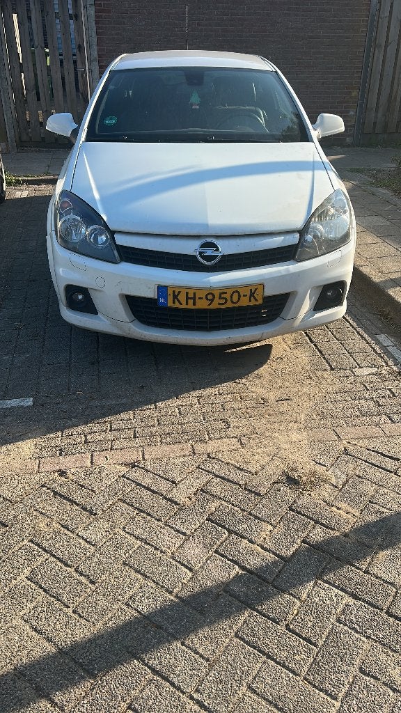 Opel Astra 1.8 16V GTC 2010 Wit, Voorwielaandrijving, Zwart, 4 cilinders, 1165 kg