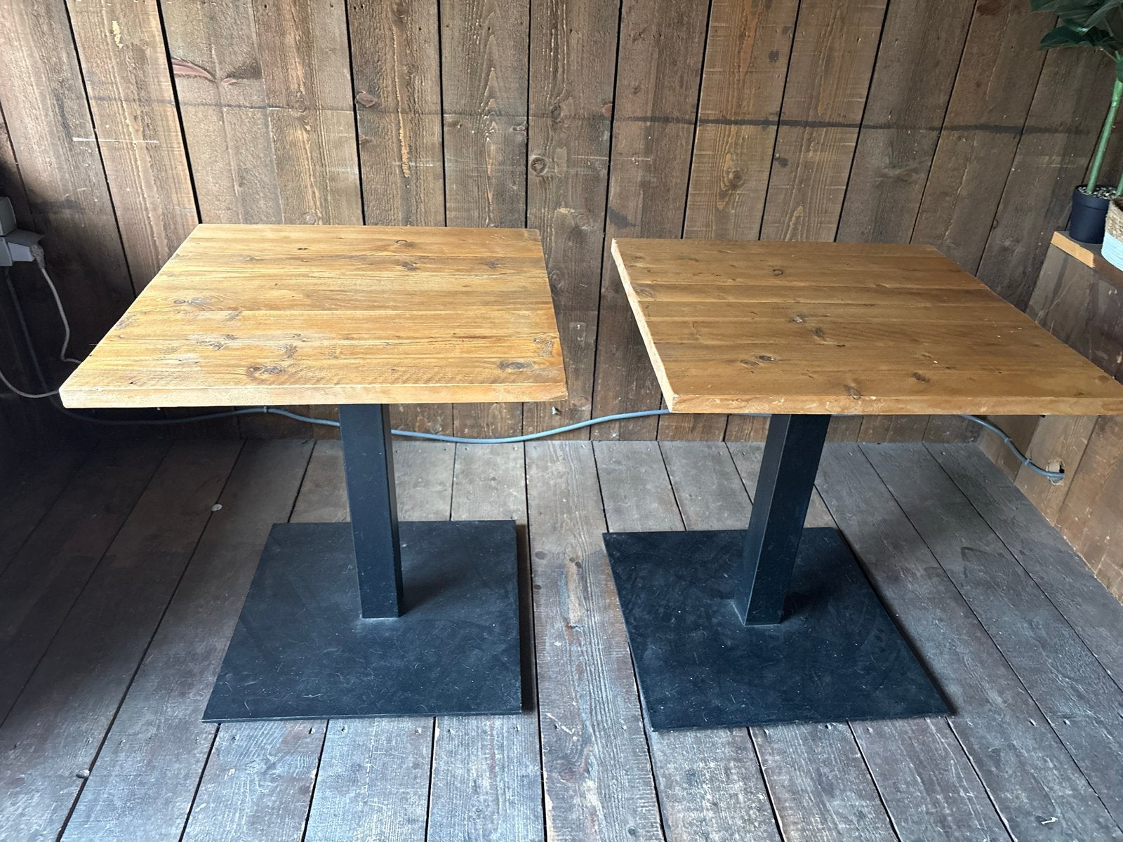 GRATIS: Terrastafel met metalen onderstel 3 stuks, Huis en Inrichting, Ophalen, Gebruikt, Vierkant, Tot twee personen