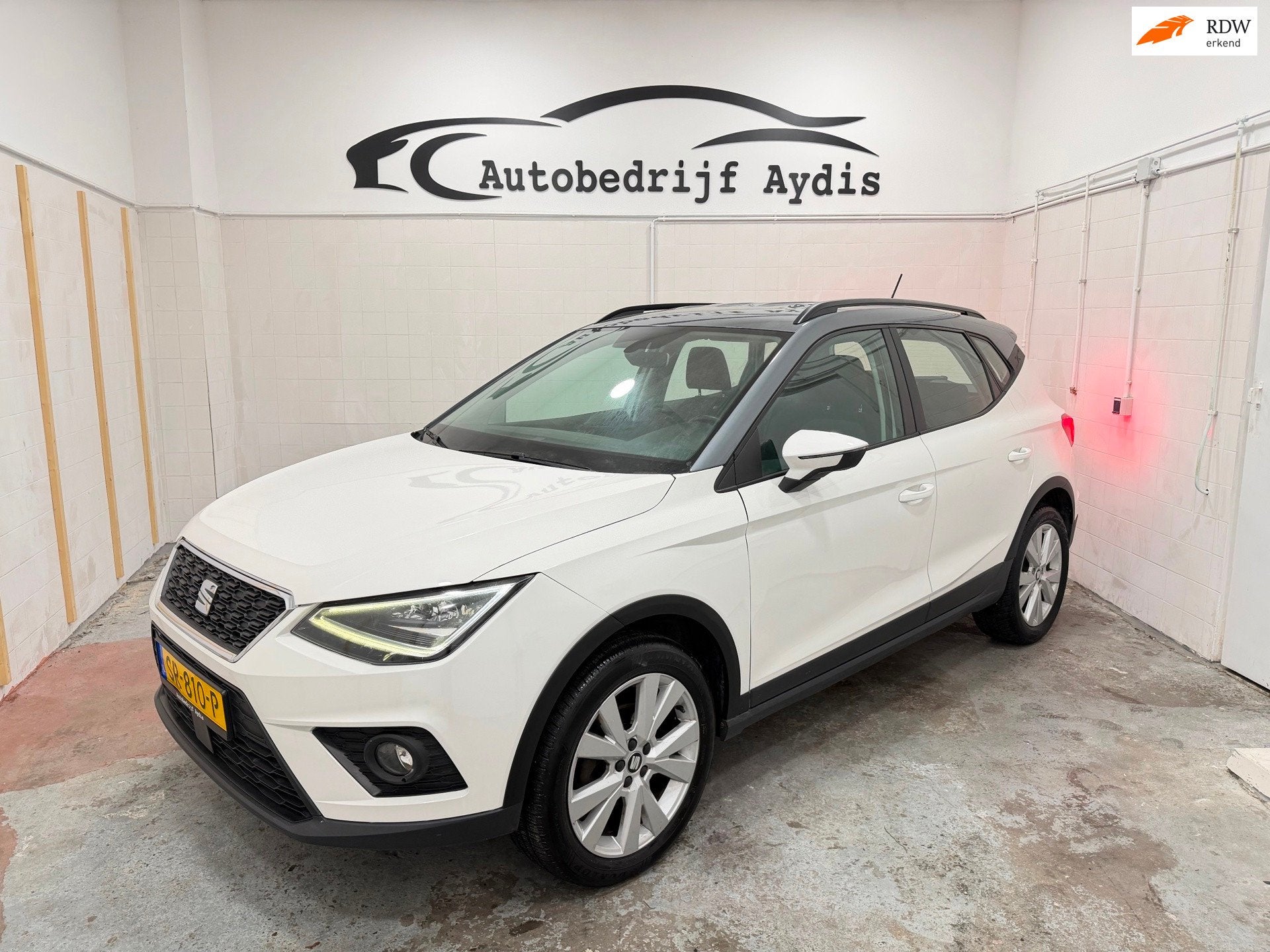 Seat Arona 1.0 TSI Airco Cruise EL Ramen Led Navi BTW, Auto's, Voorwielaandrijving, Stof, Gebruikt, Bedrijf