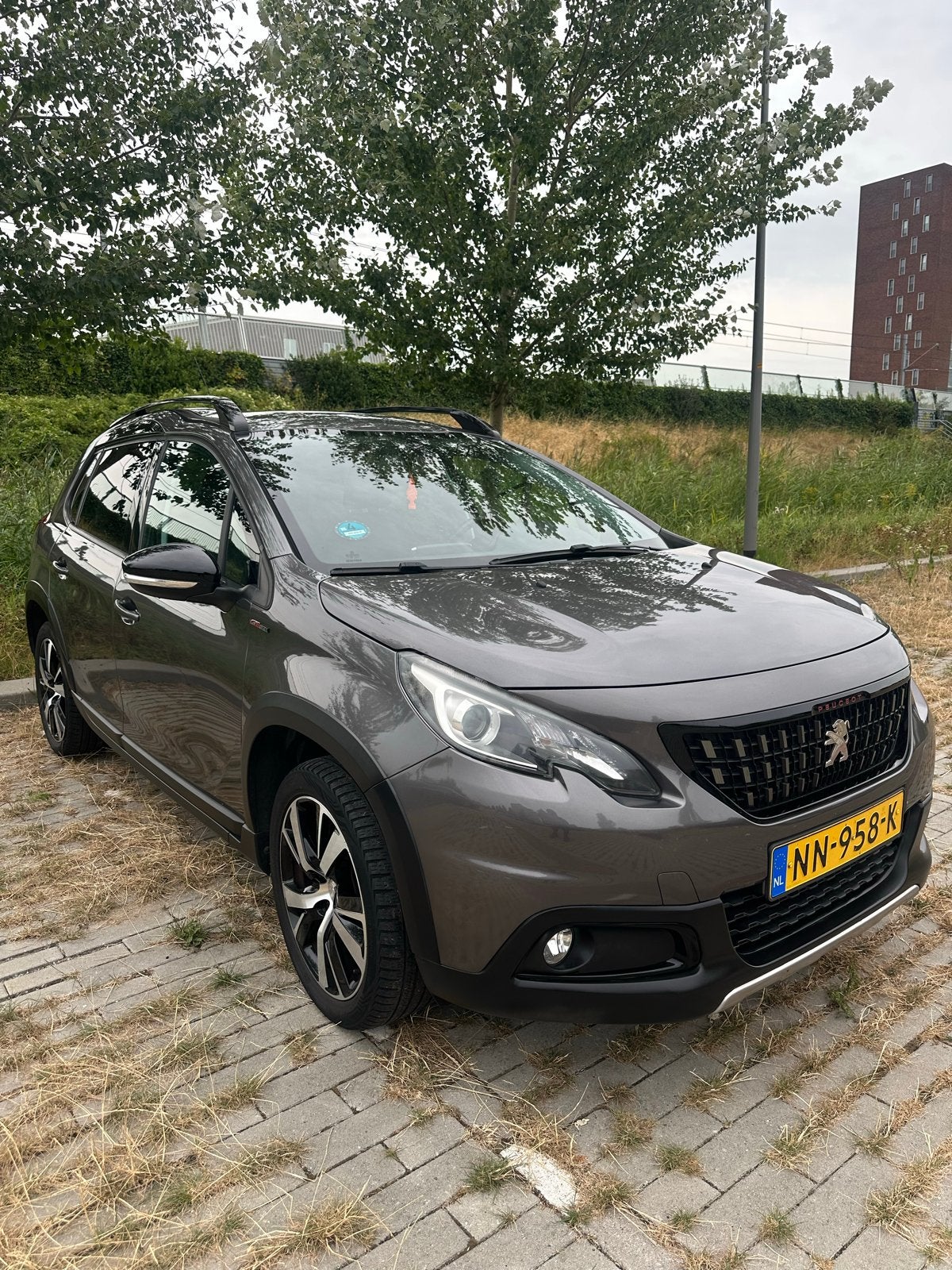 Peugeot 2008 GT Line 1.2 VTI 81KW 2017 Grijs, Voorwielaandrijving, 1250 kg, Zwart, Leder en Stof