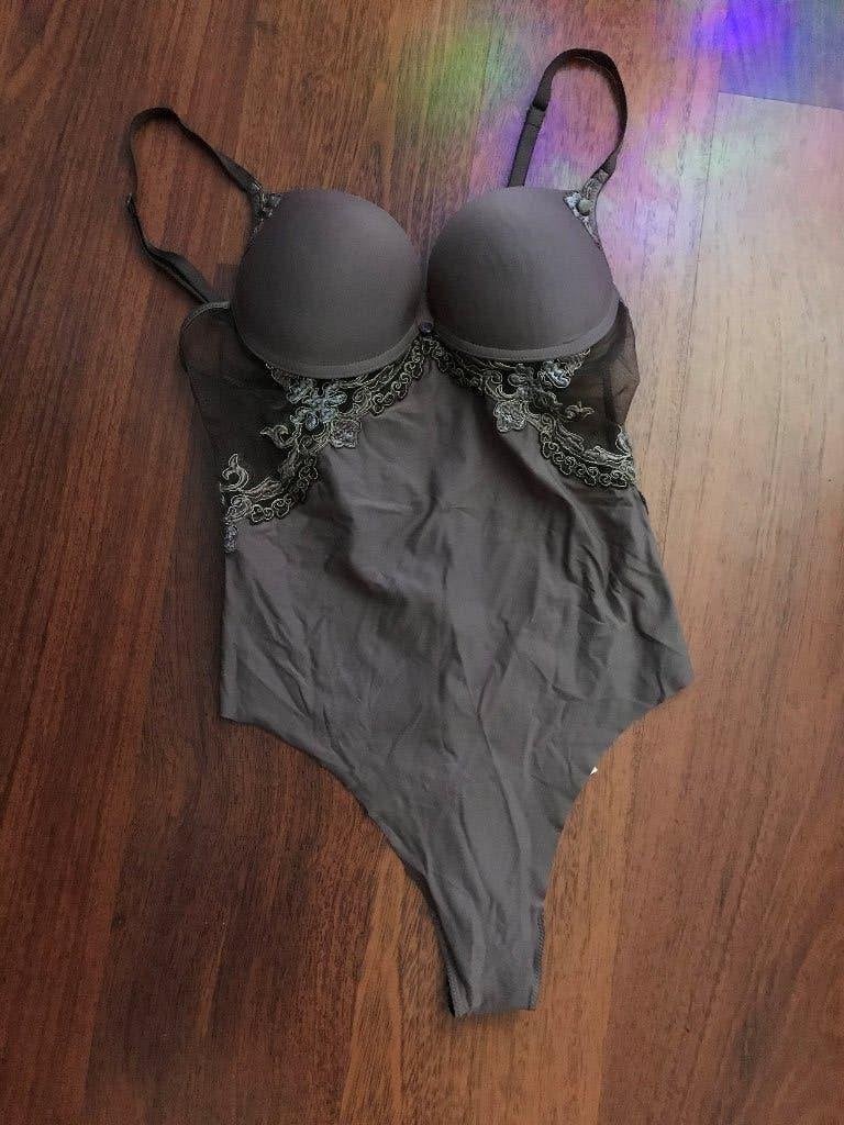 Nieuw - Millesia stijlvolle taupe stringbody naadloos - S, Millesia, Ophalen of Verzenden, Bruin, Body of Korset