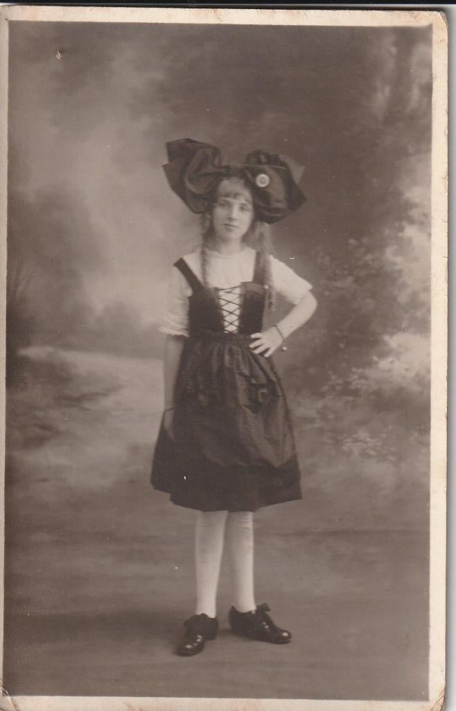 fotokaart  -   meisje  met  grote  strik  - 1920, Verzenden, Voor 1940, Zo goed als nieuw, Kind