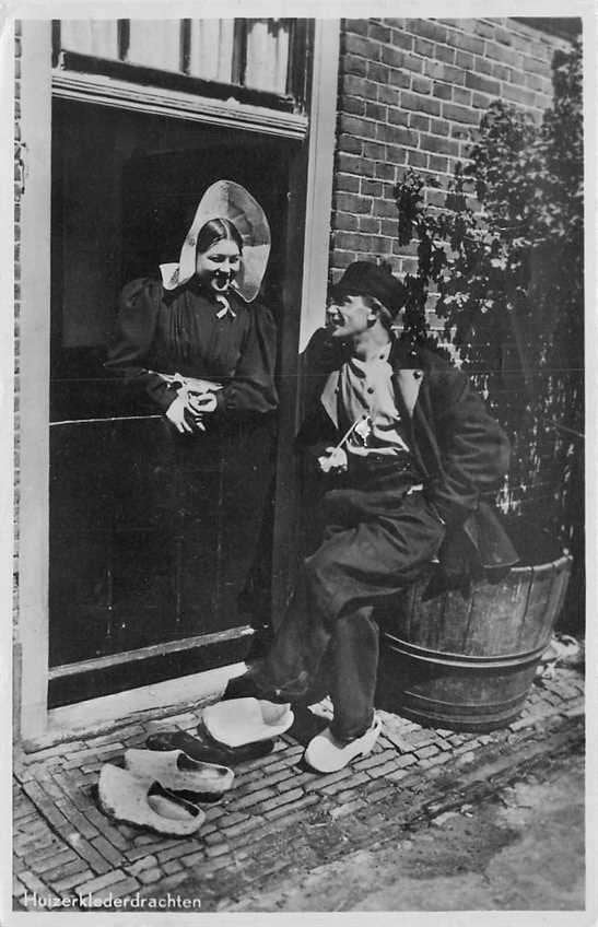 300-149-013 Huizen Klederdrachten, Verzenden, Voor 1920, Noord-Holland